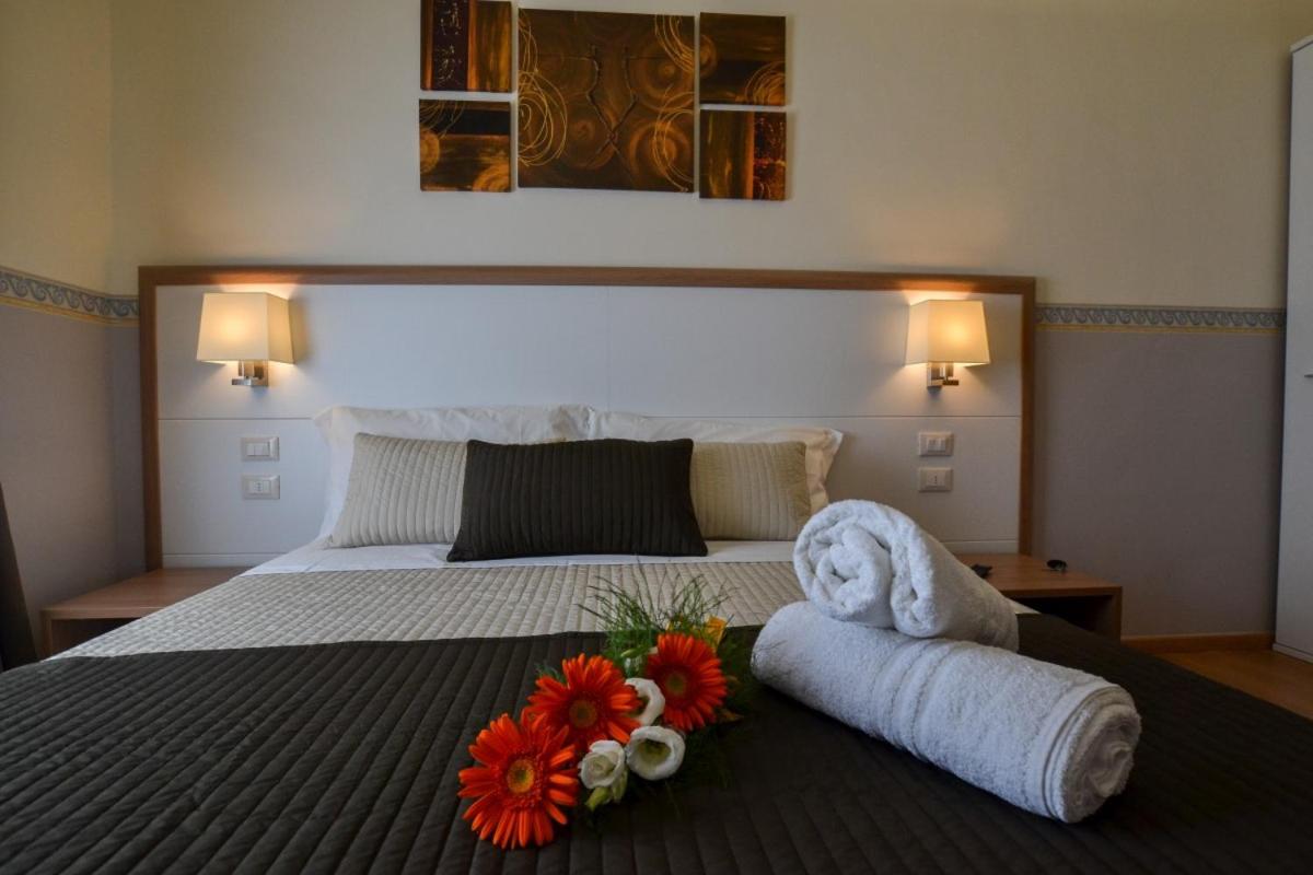 Deluxe Double Room - Photo 1