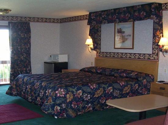 King Room - Non-Smoking - Photo 5