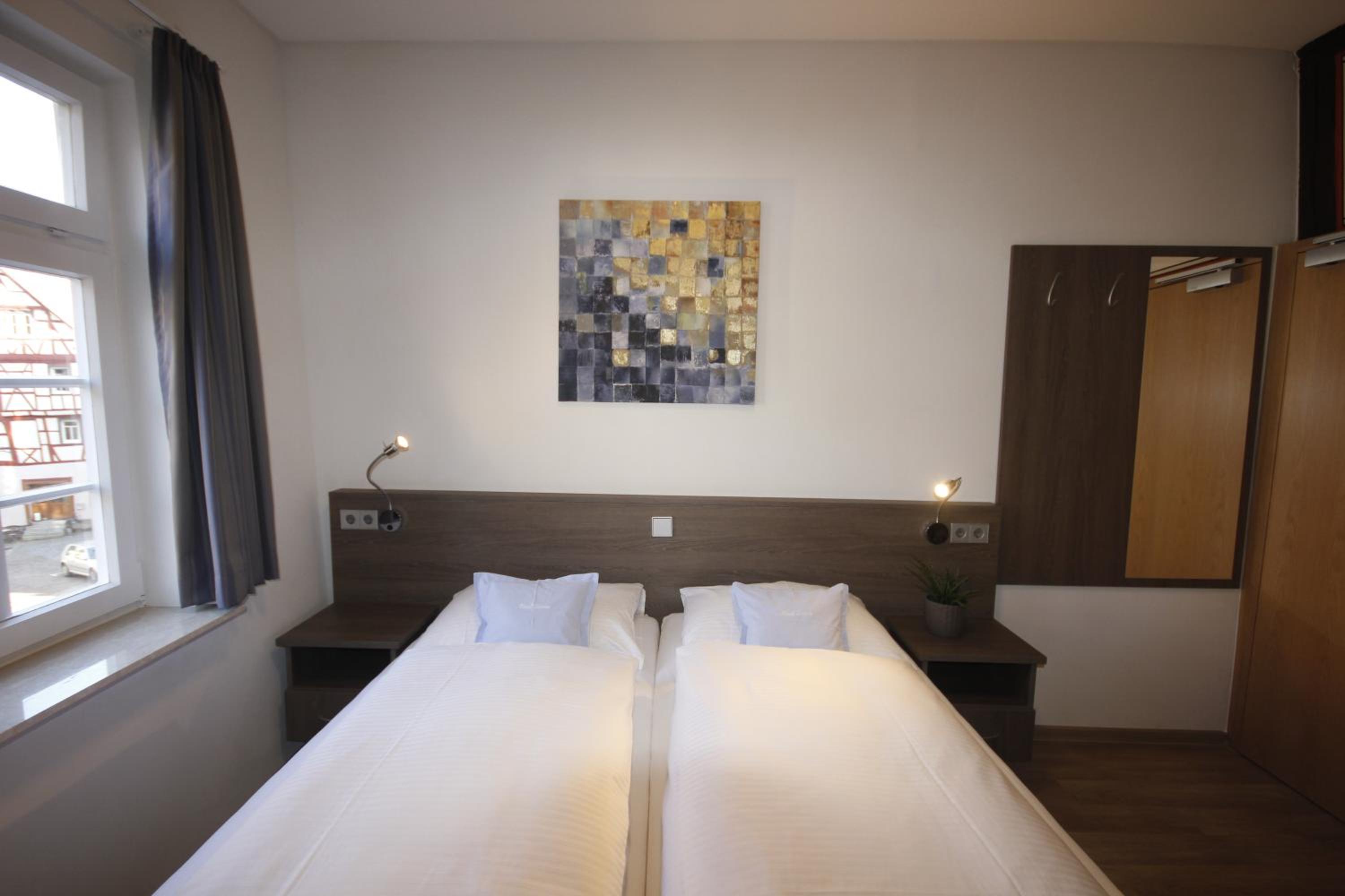 Double Room with Private Bathroom - Photo 8