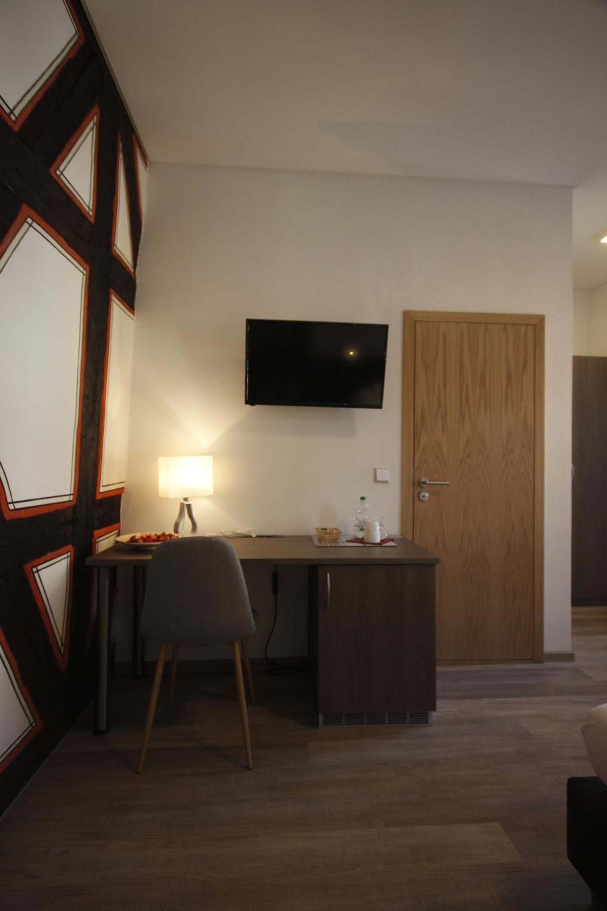 Double Room with Private Bathroom - Photo 6