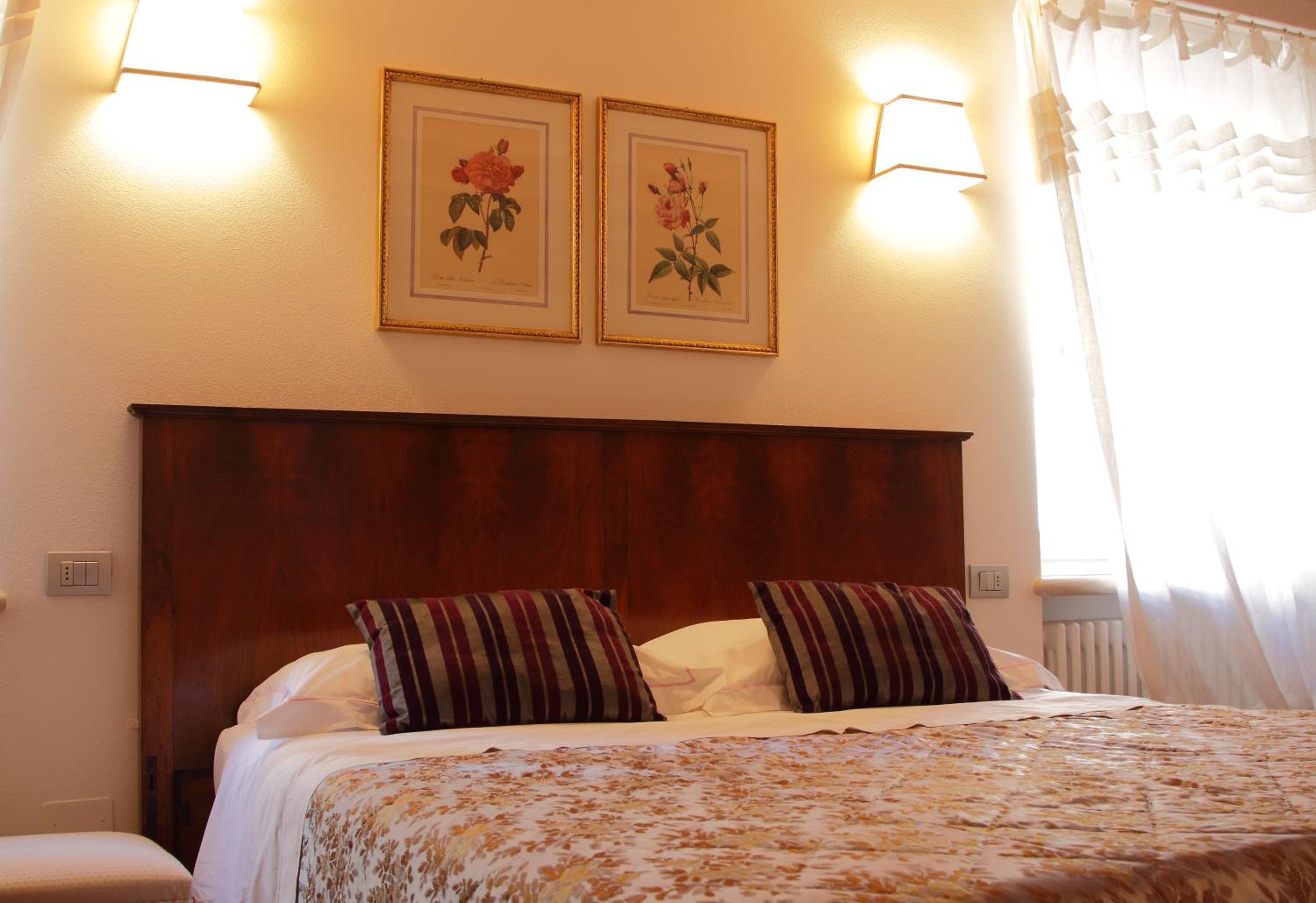 Double Room with Private Bathroom photo 2