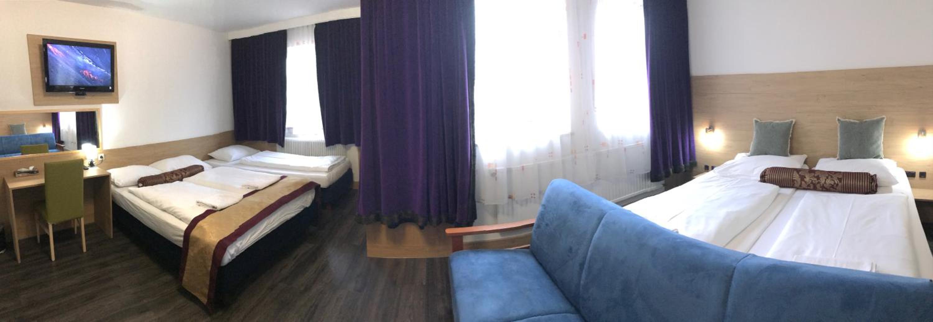 Family Room (5 Adults)