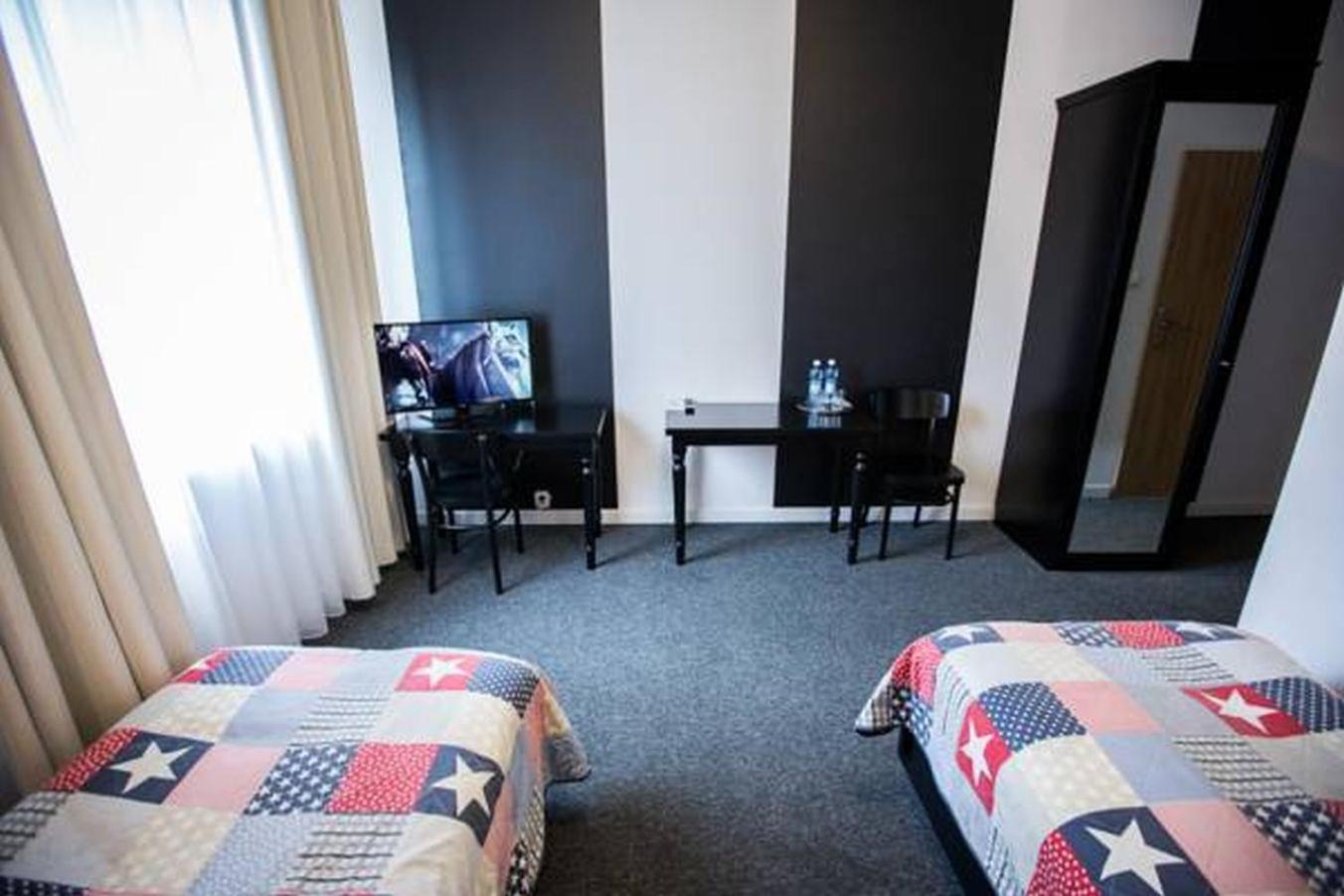 Twin Room - Photo 16