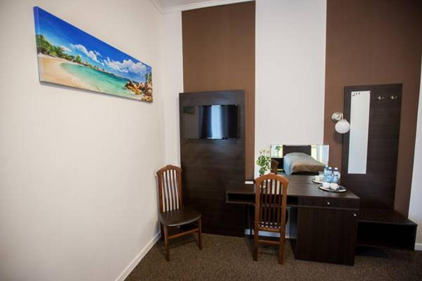 Twin Room - Photo 10