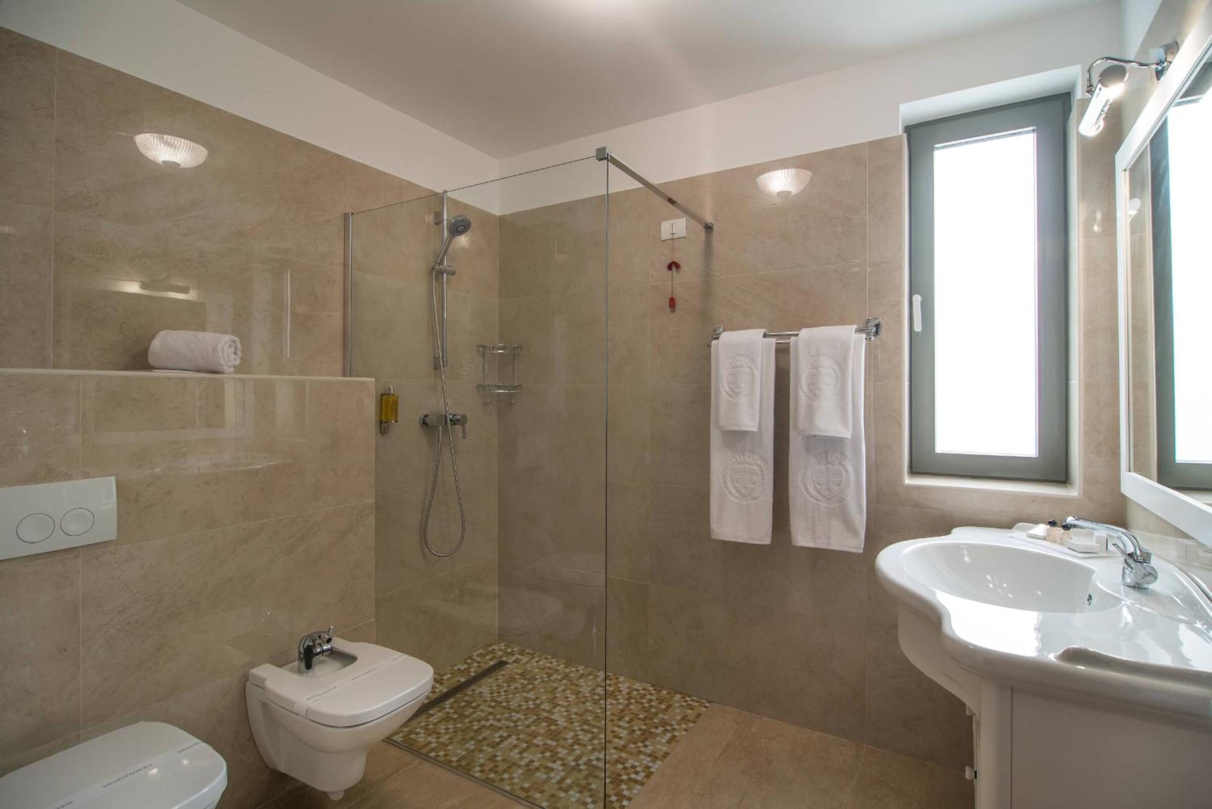 Double Room - Photo 3