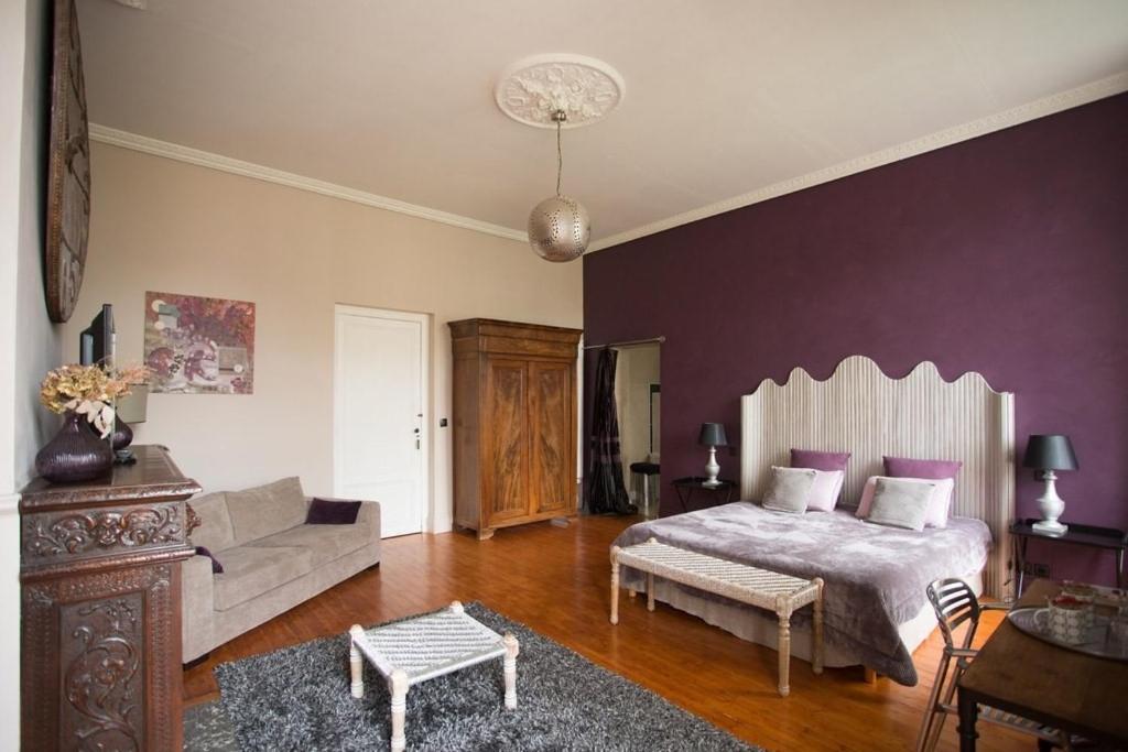 Queen Suite with Spa Bath photo 2