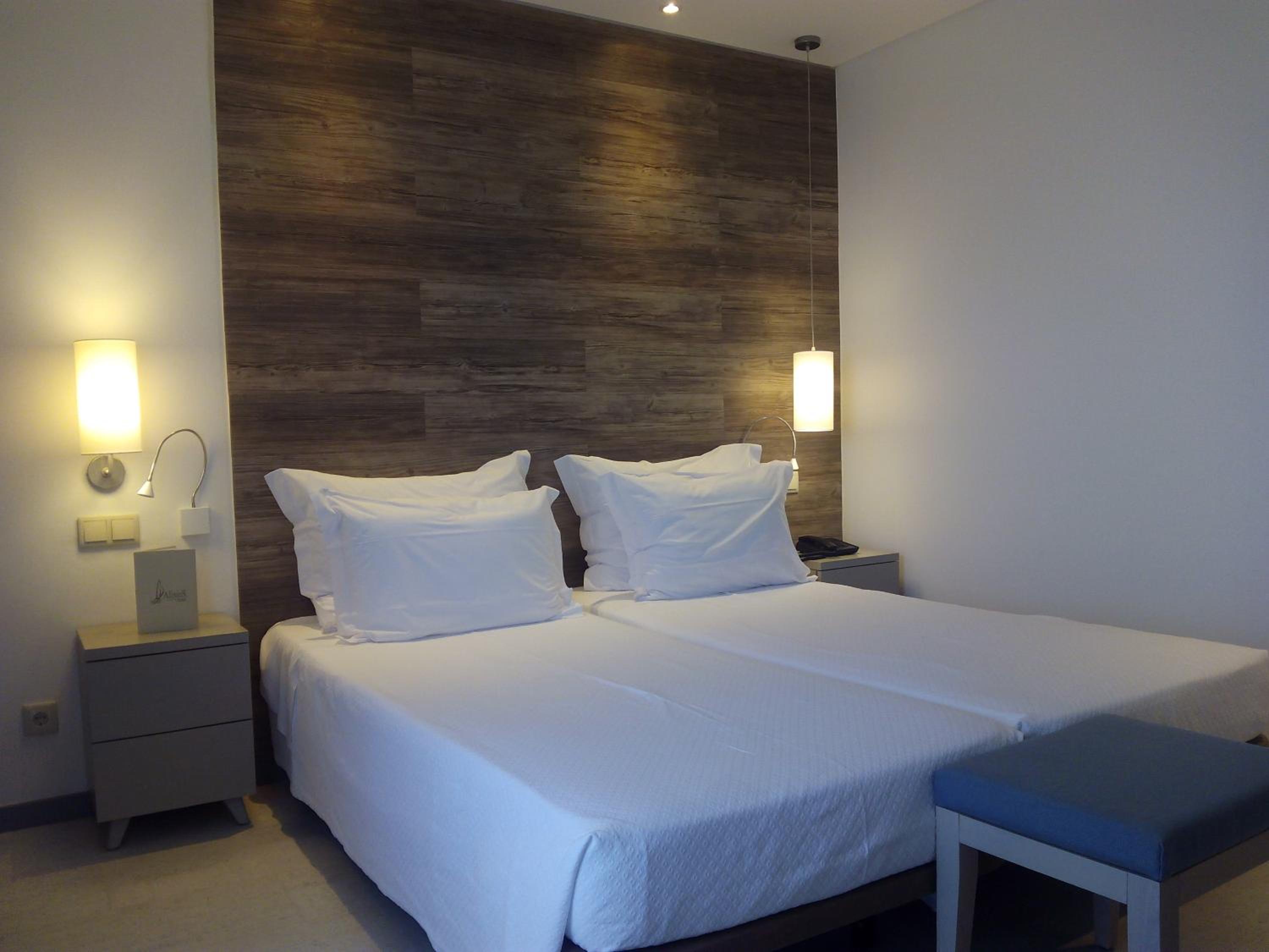 Superior Twin Room with Sea View - Photo 5