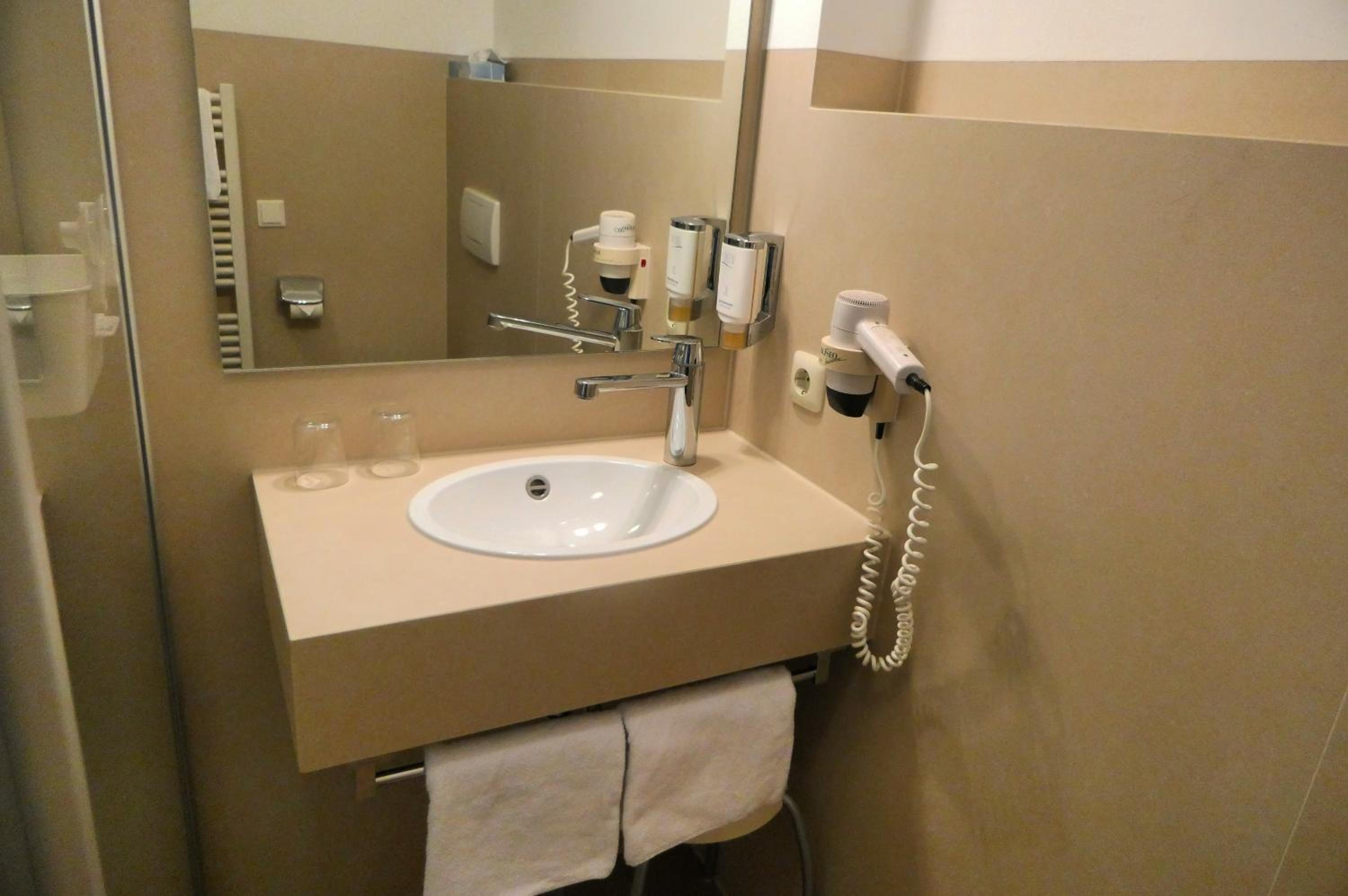 Single Room photo 3