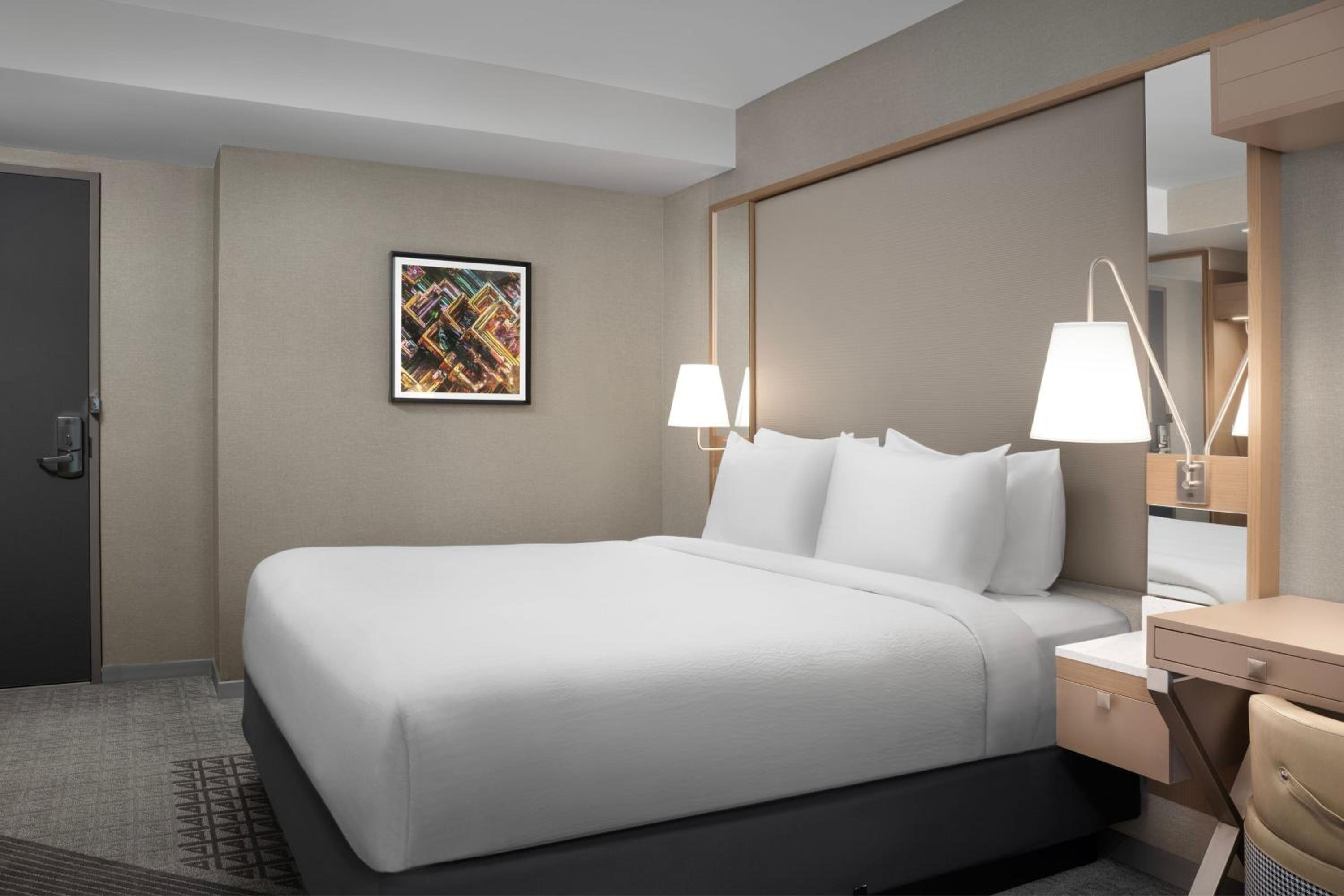 King Suite with City View and Roll-In Shower - Mobility Access