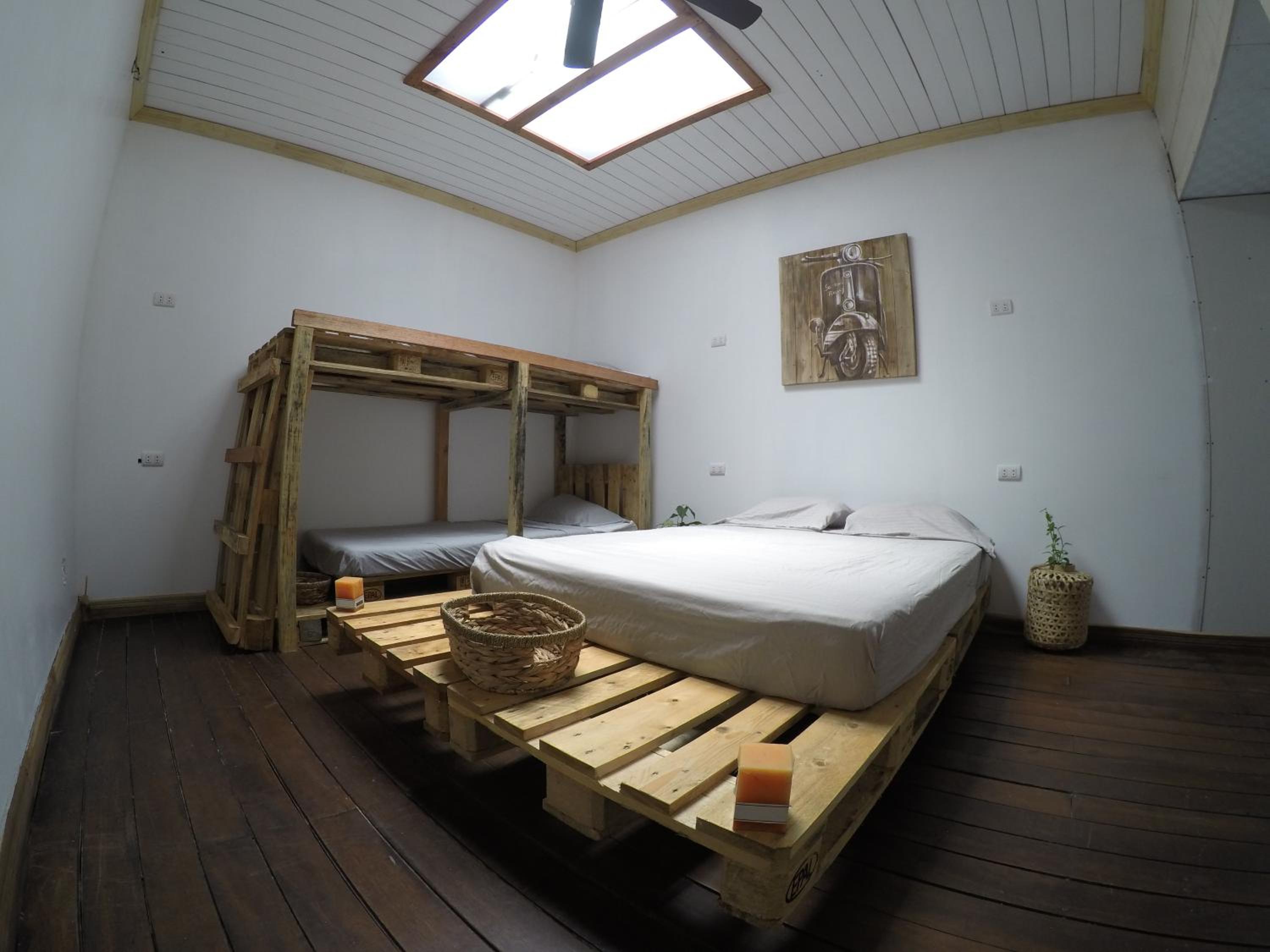 Standard Room With Shared Bathroom photo 2