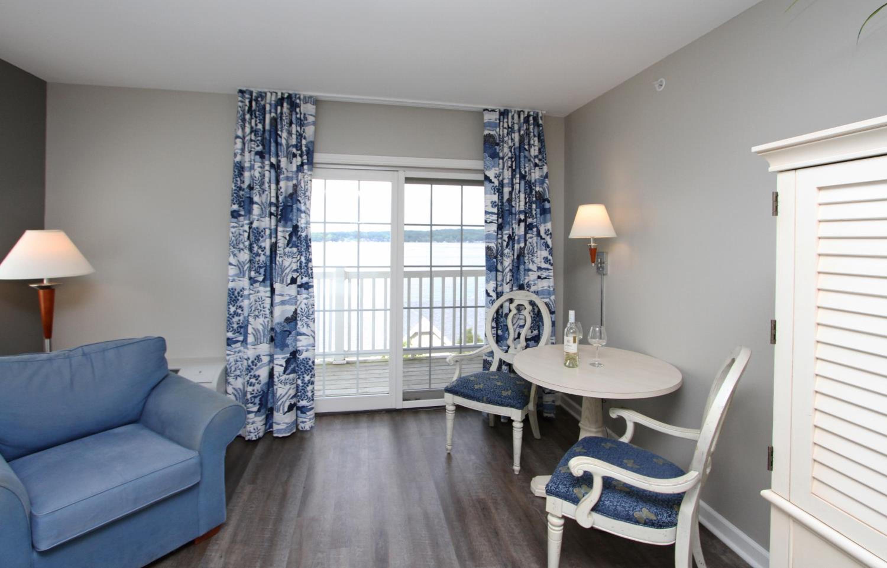 Lakeside Superior with Two Queen Beds photo 3