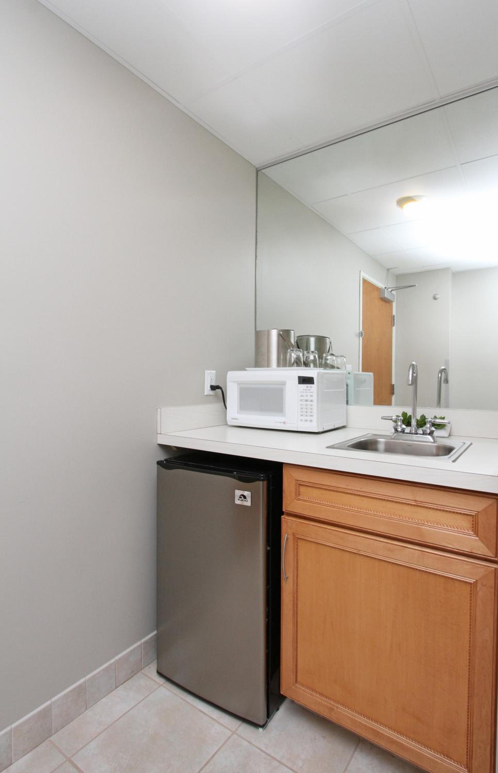 Lakeside Deluxe Suite photo 2