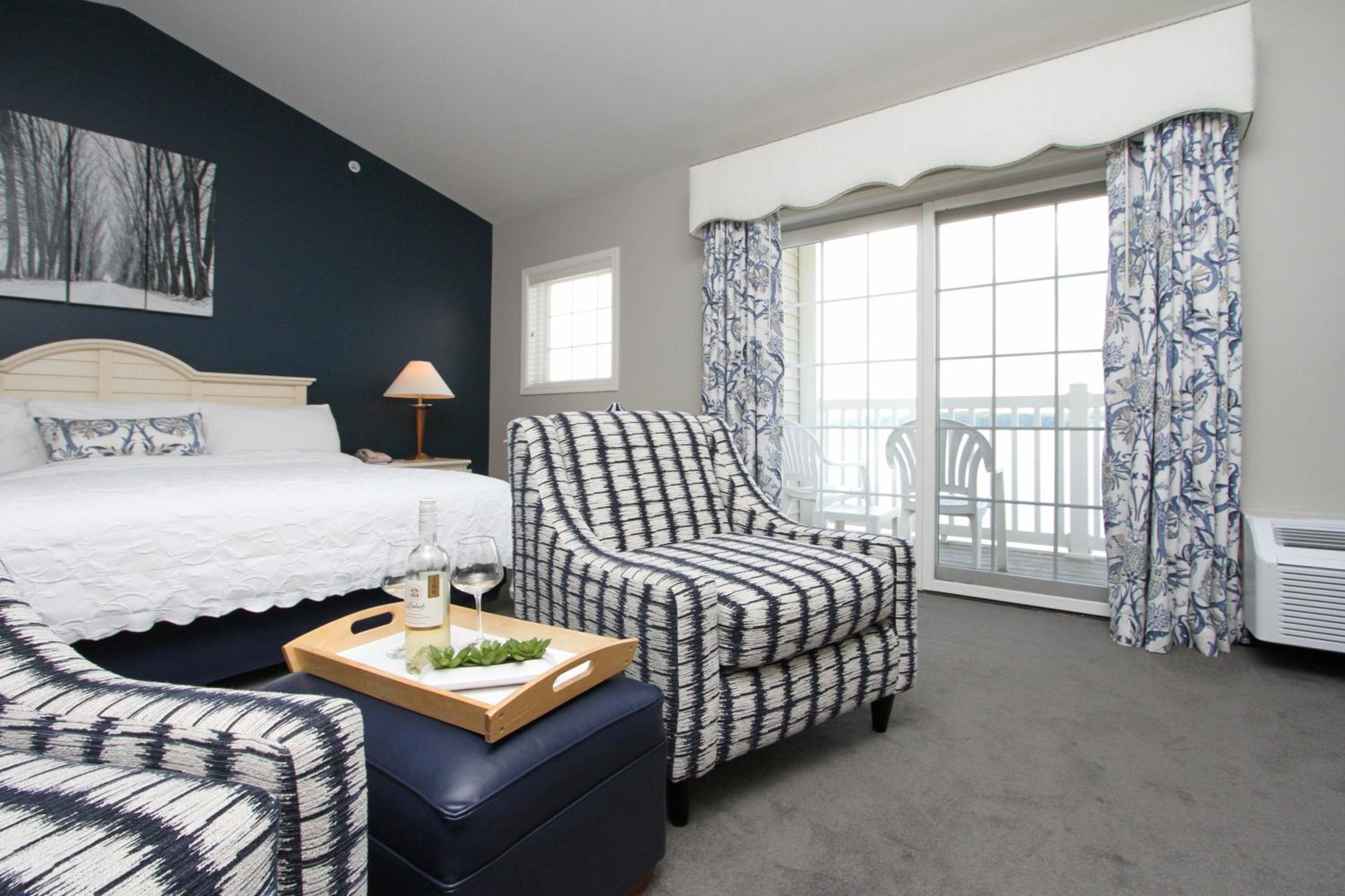 Lakeside Deluxe Suite photo 1