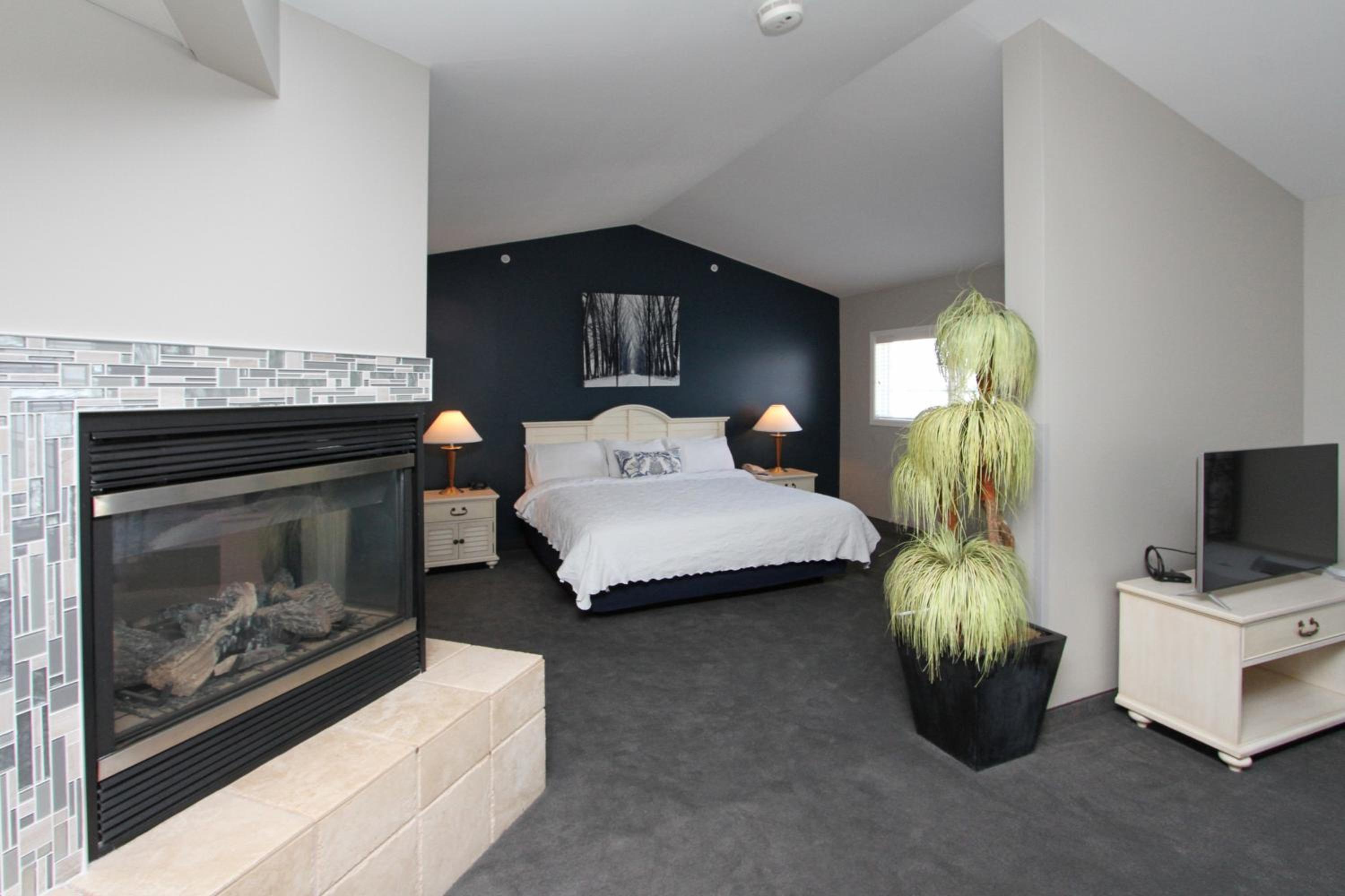 Lakeside Ultimate Suite photo 1
