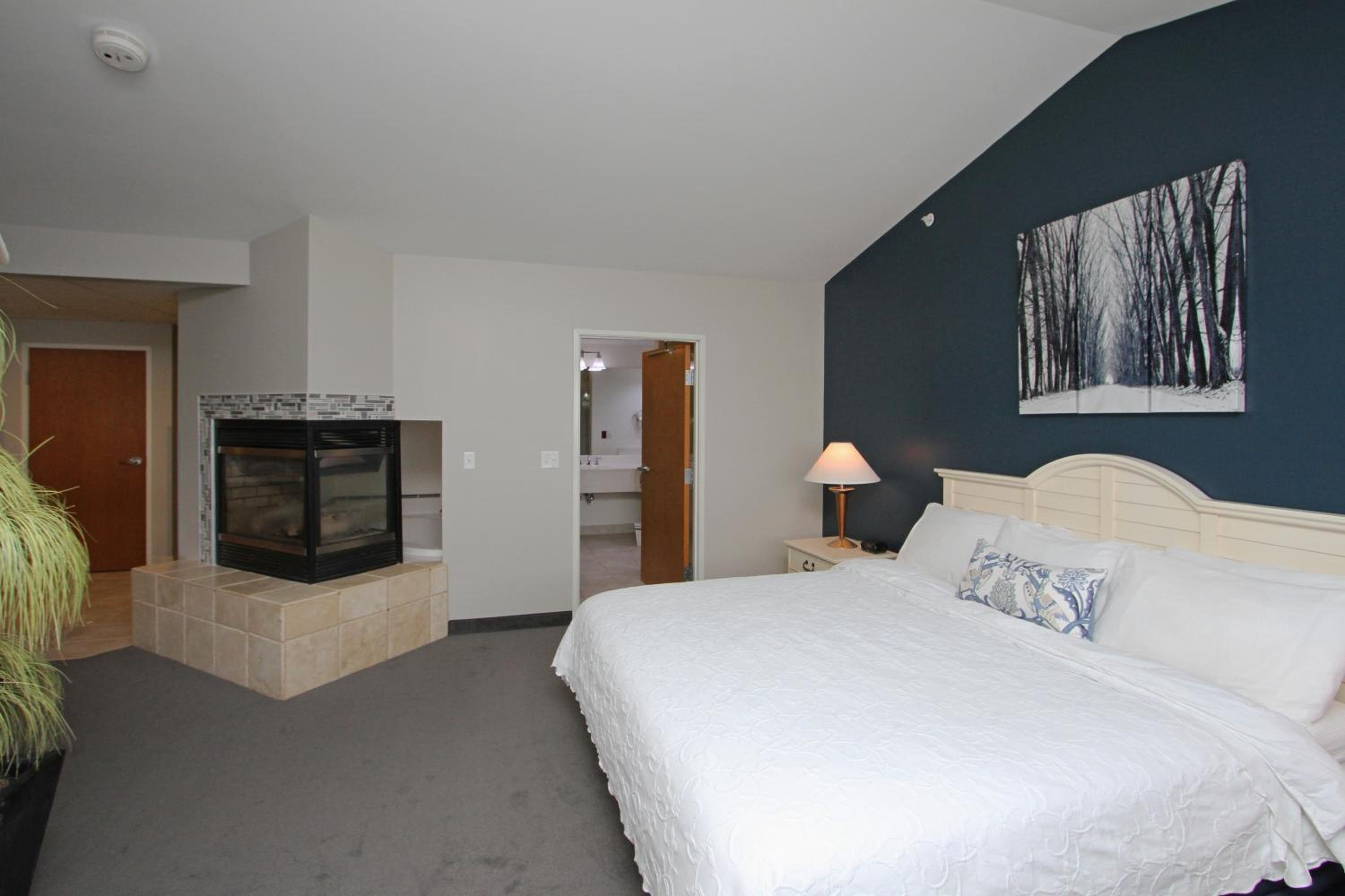 Lakeside Ultimate Suite photo 3