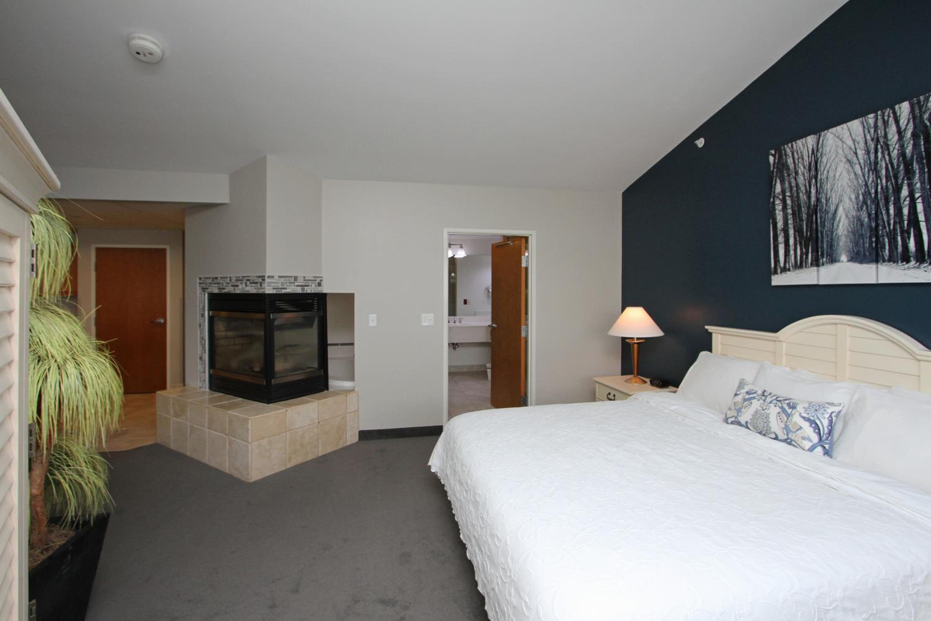 Lakeside Ultimate Suite photo 2
