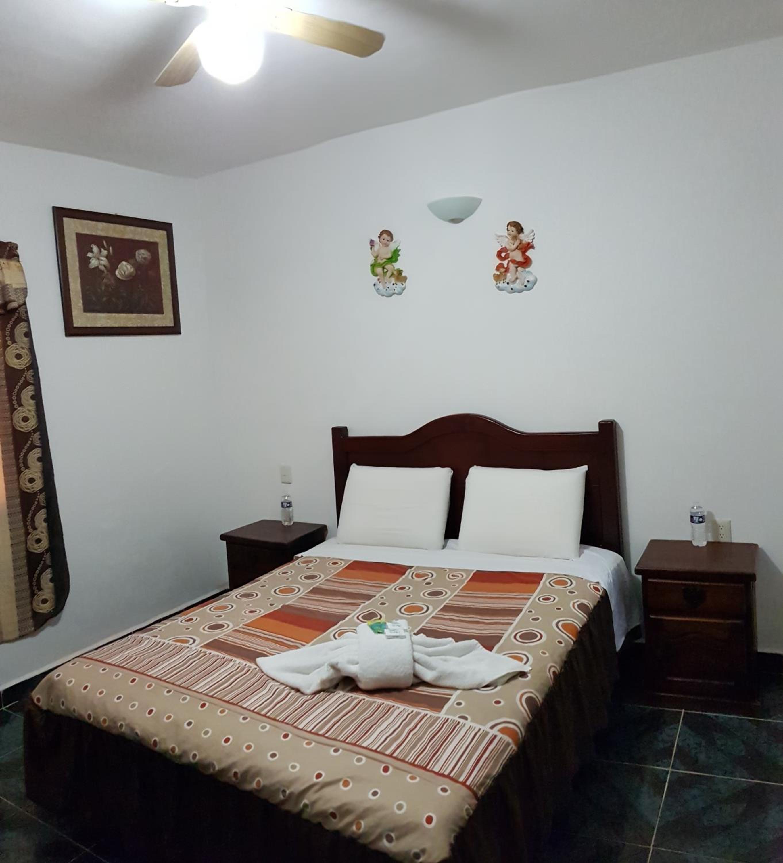 Queen Room photo 1