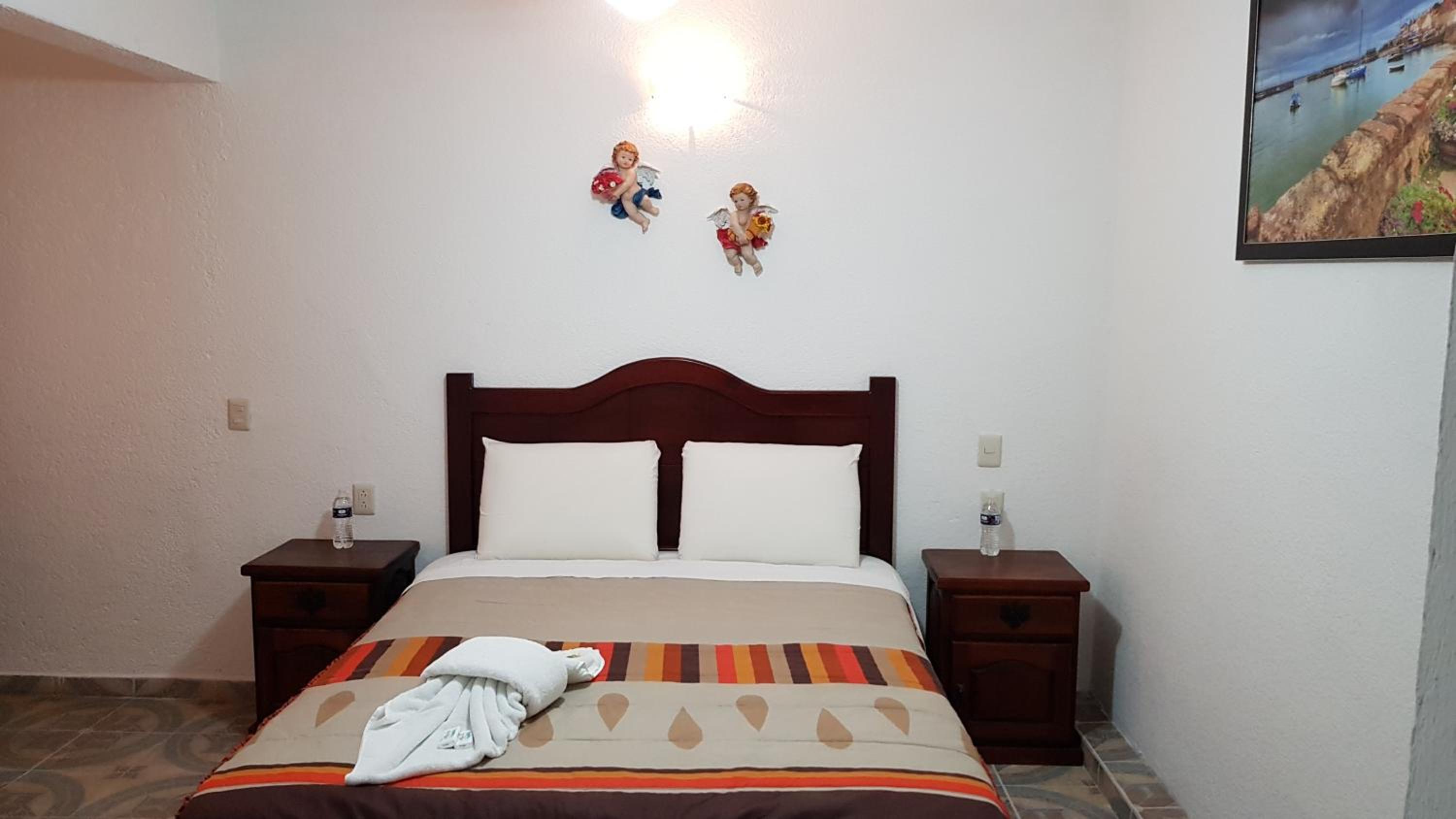 Queen Room photo 2