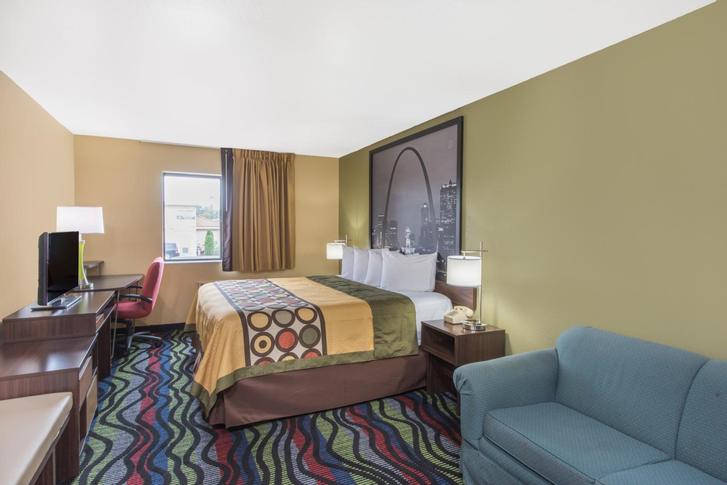 King Suite - Non-Smoking - Photo 2