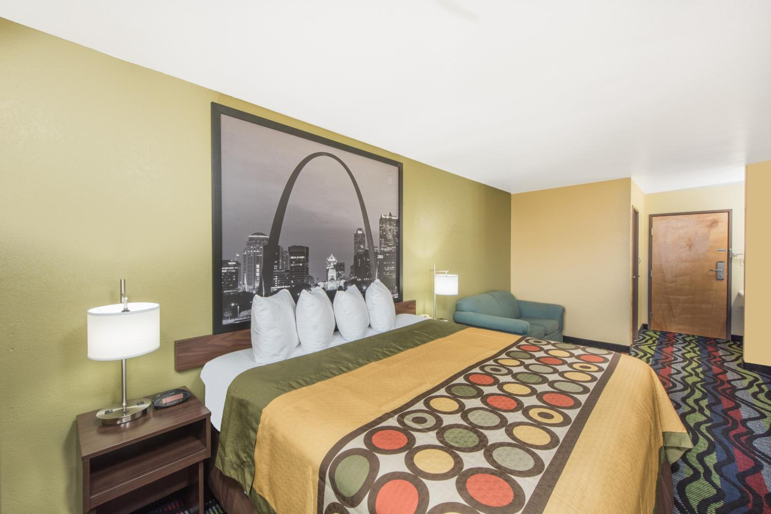 King Suite - Non-Smoking - Photo 1