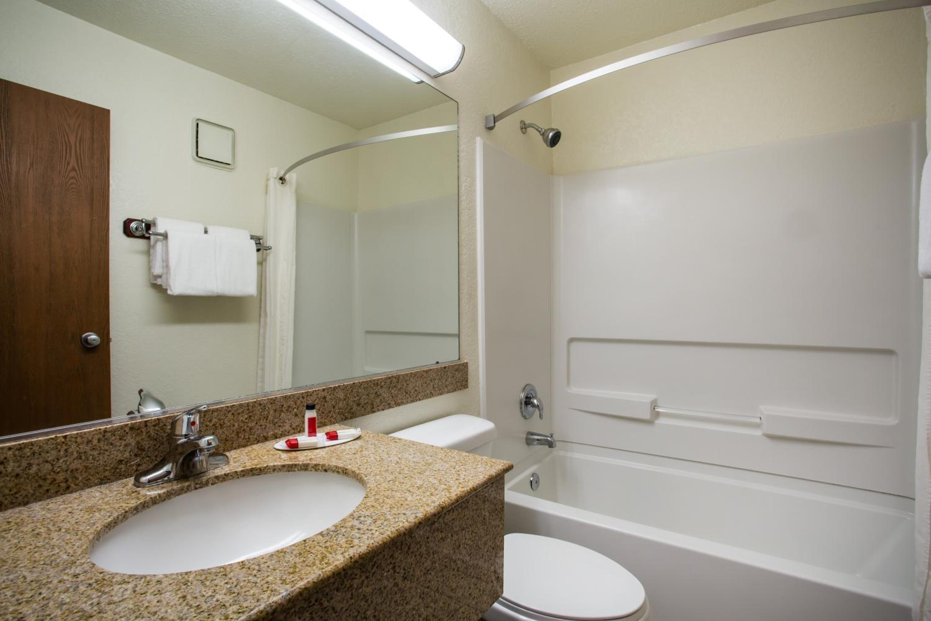 Studio King Suite - Non-Smoking - Photo 2