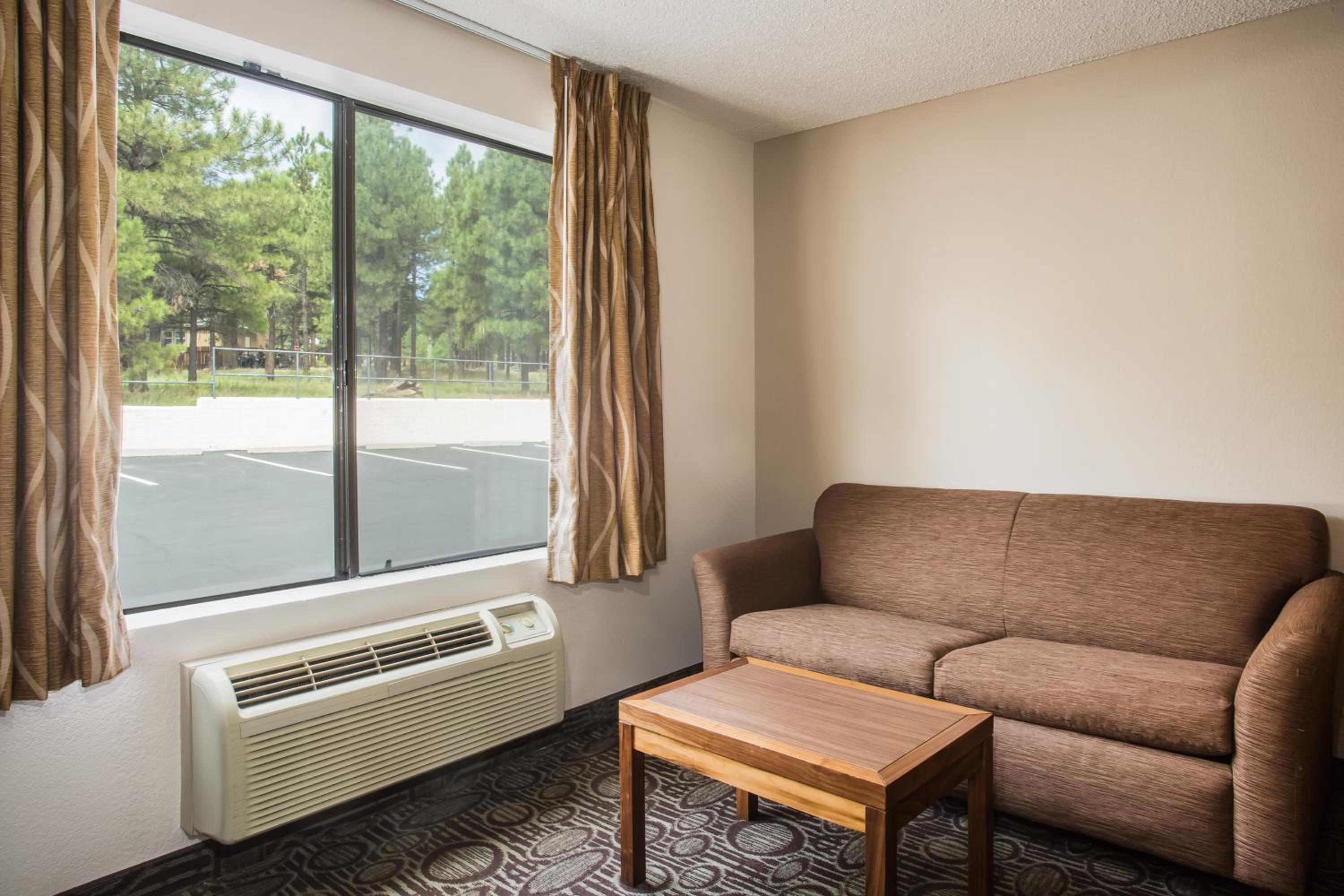 Studio King Suite - Non-Smoking - Photo 3