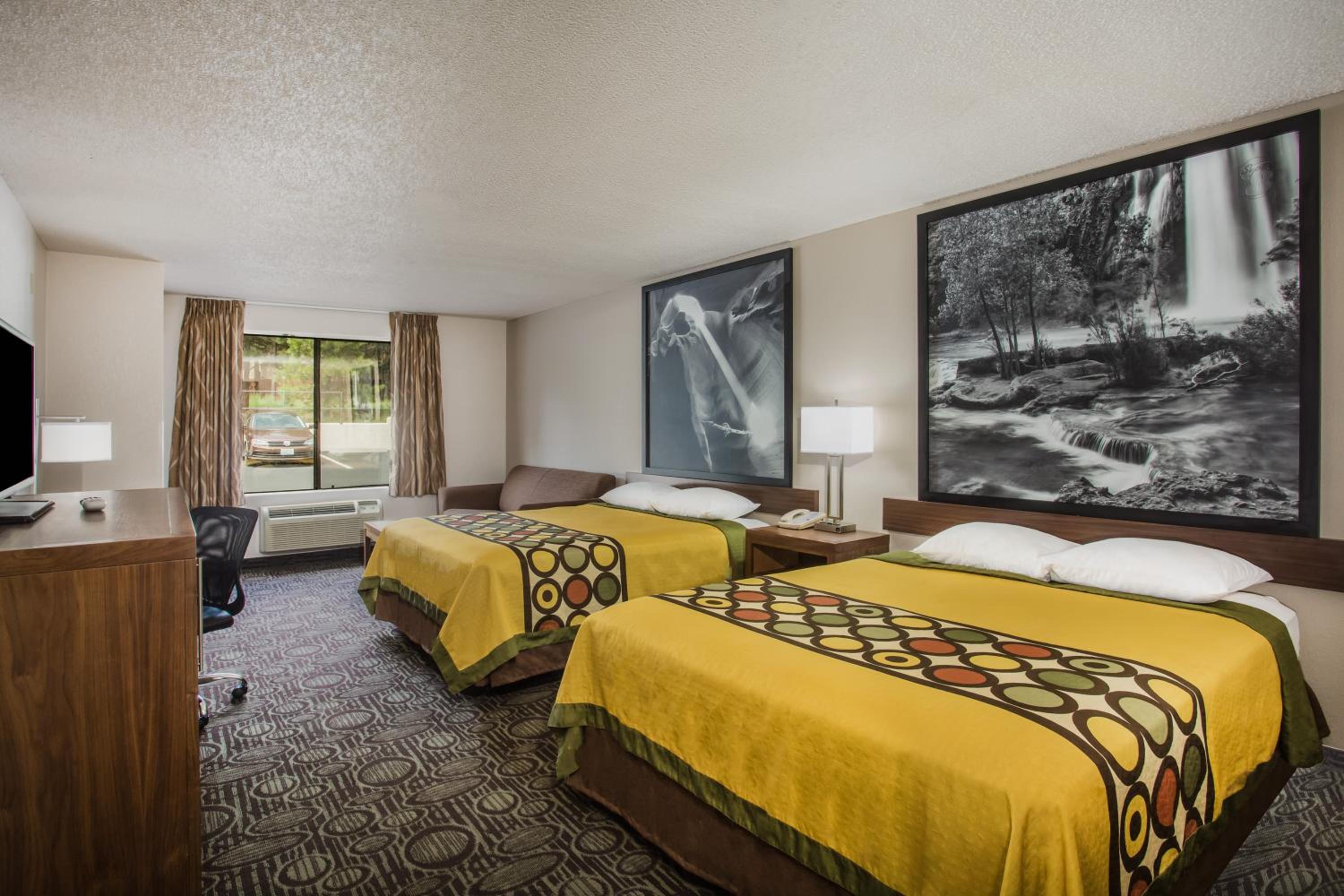 Studio Suite with Two Queen Beds - Non-Smoking - Photo 4