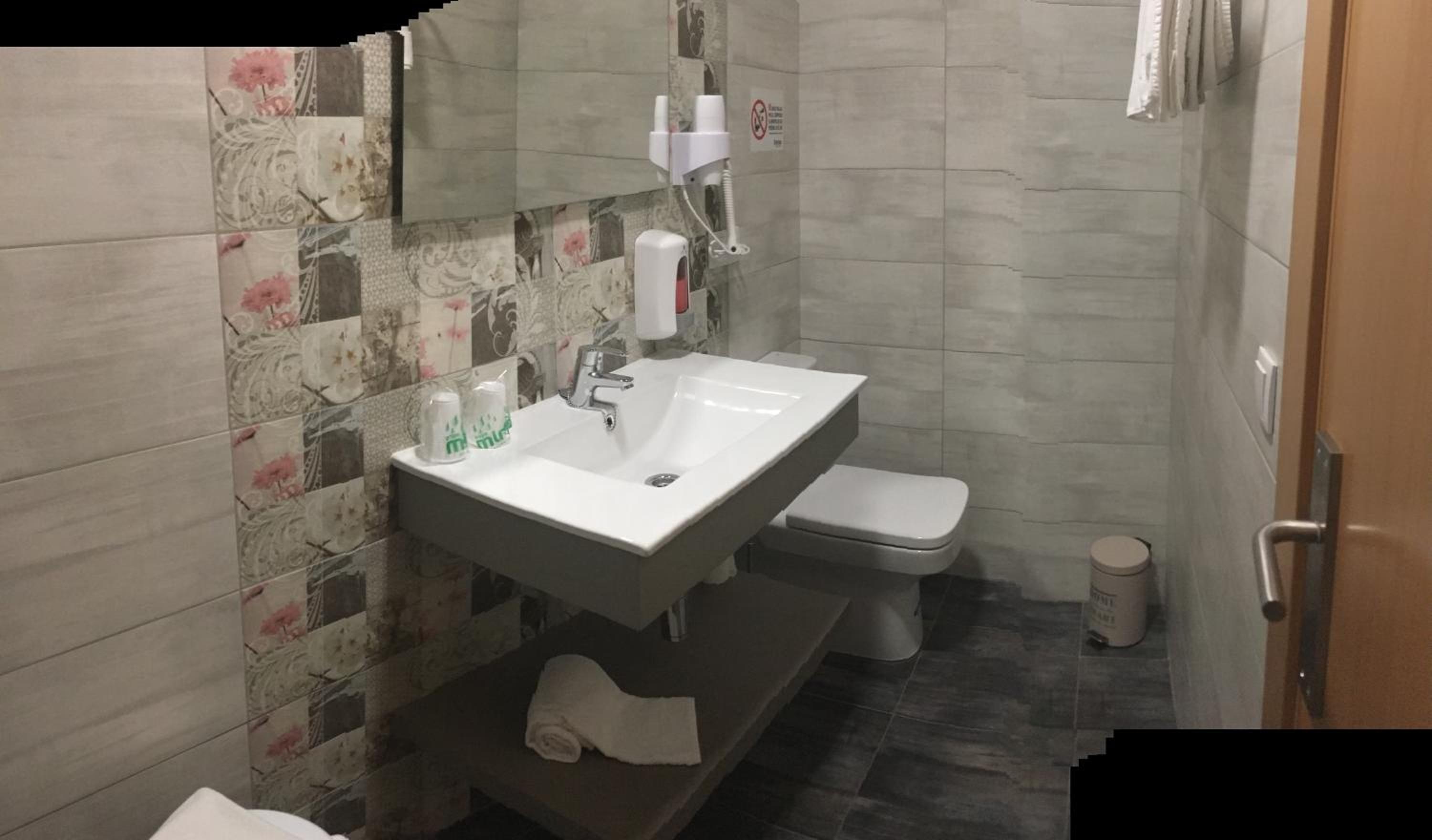 Double or Twin Room photo 2
