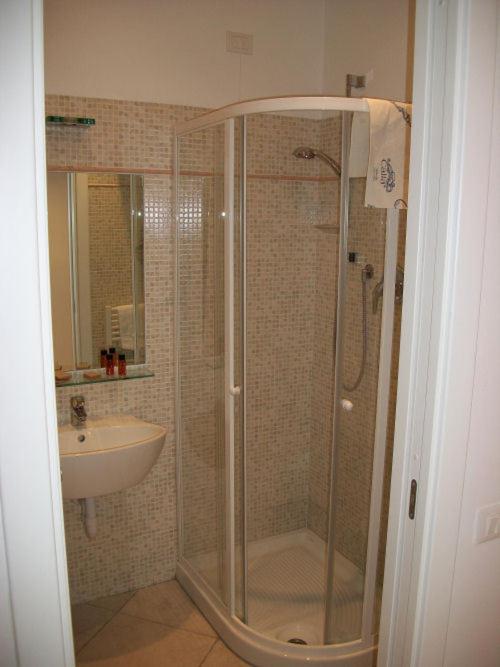 Classic Double Room - Photo 7