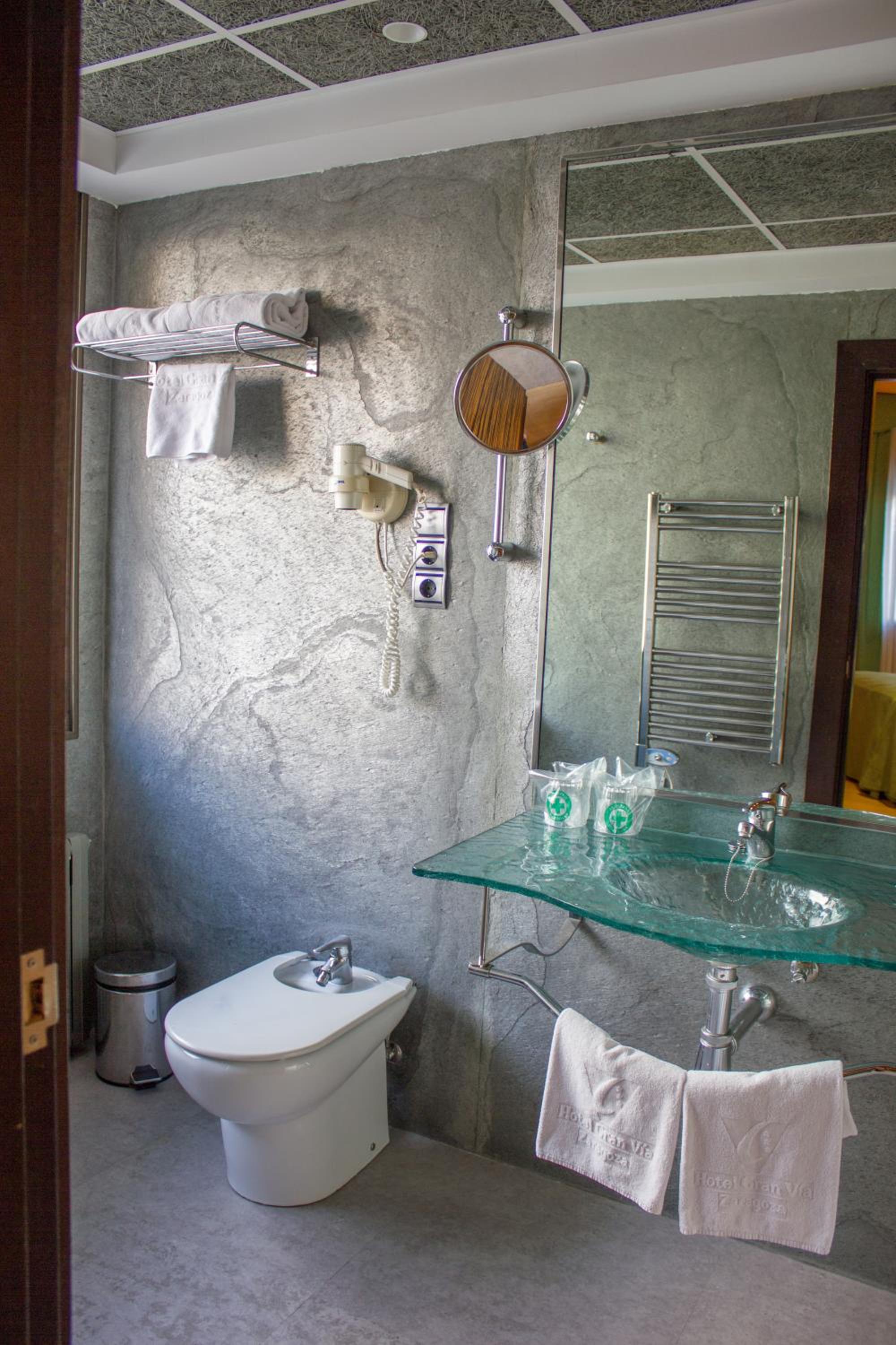 Twin Room - Photo 5