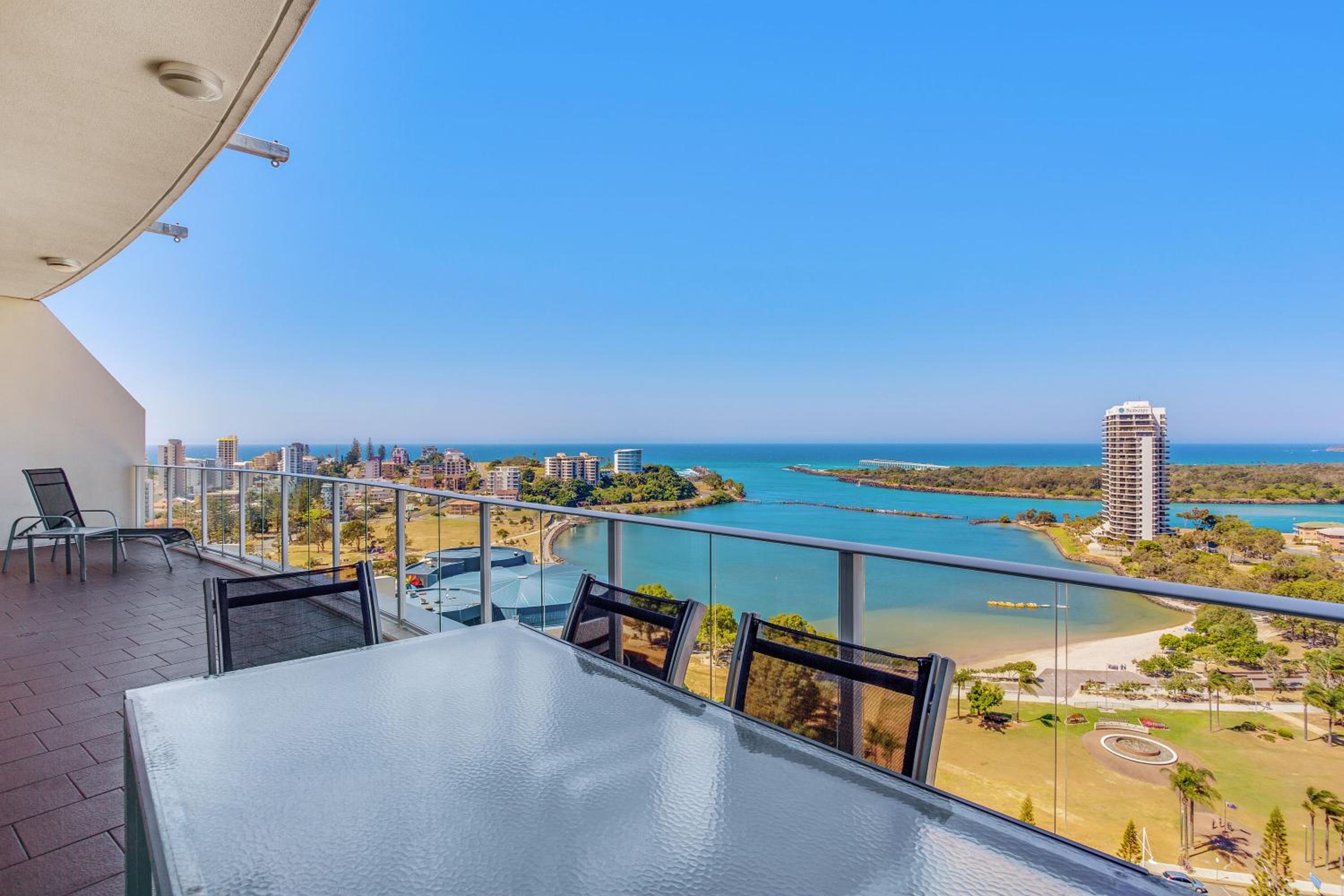 Two-Bedroom Penthouse Apartment - Photo 9