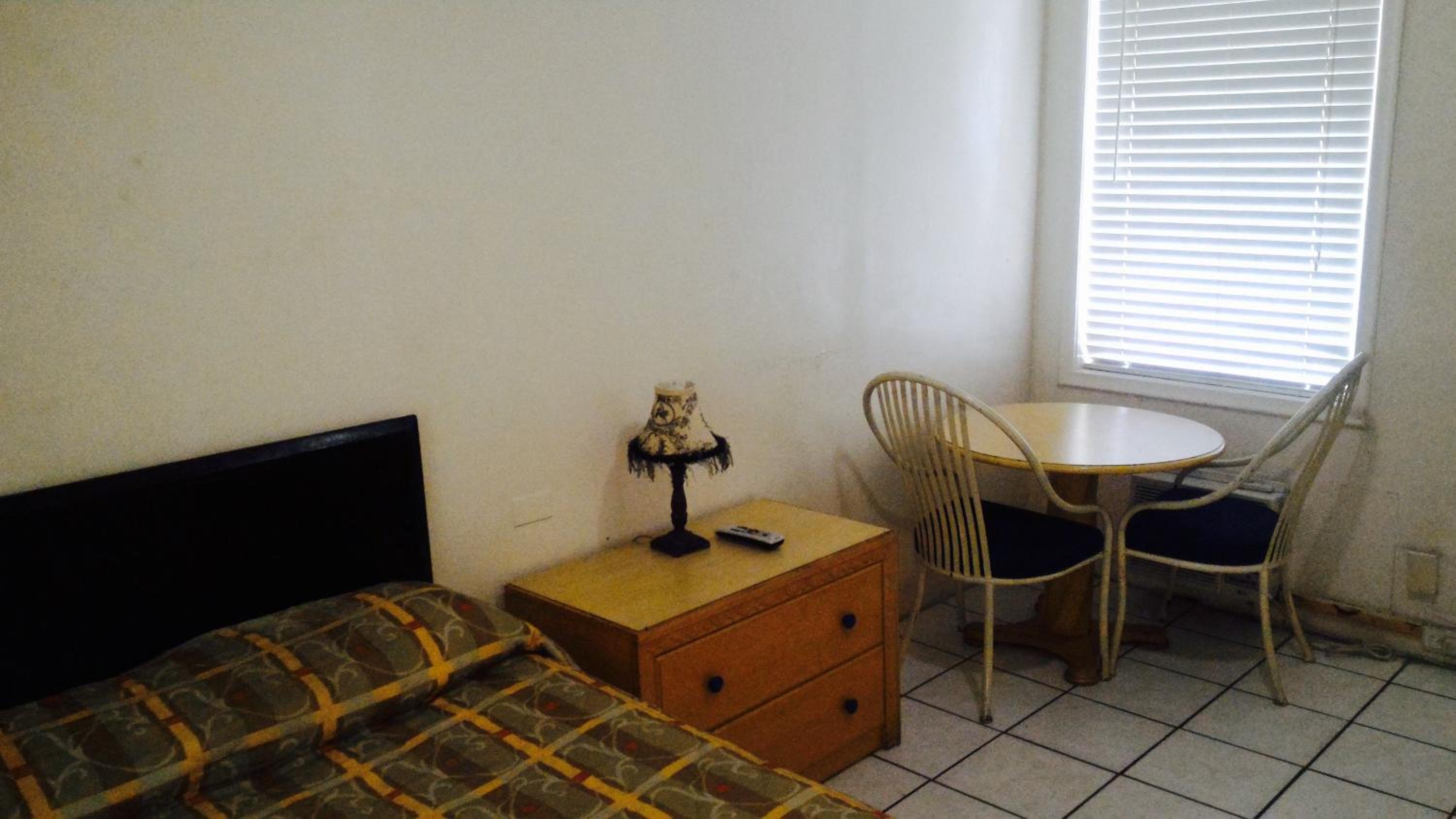 Budget Double Room - Photo 5