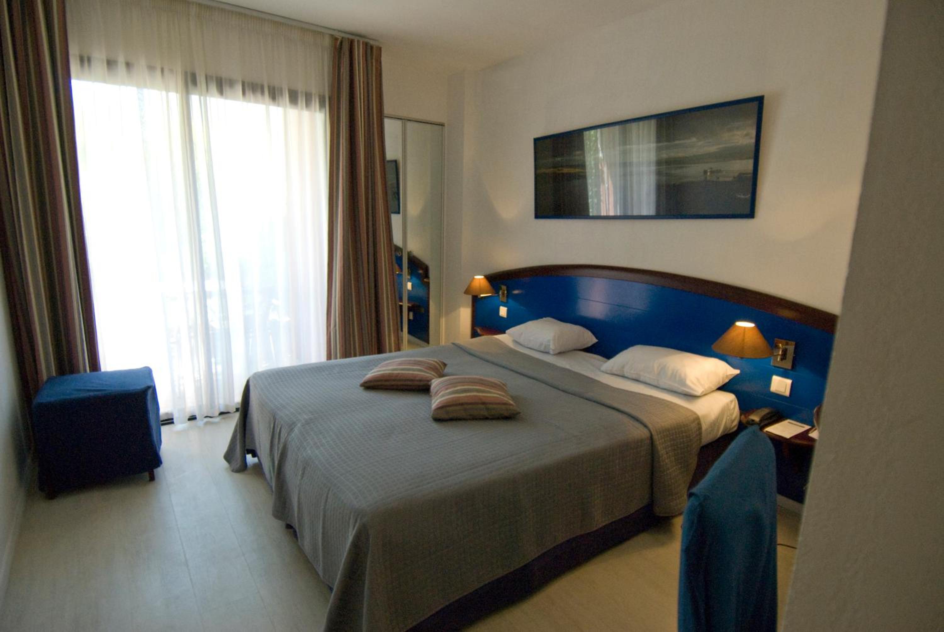 Two Connecting Double Rooms - Spa Access Not Included photo 1