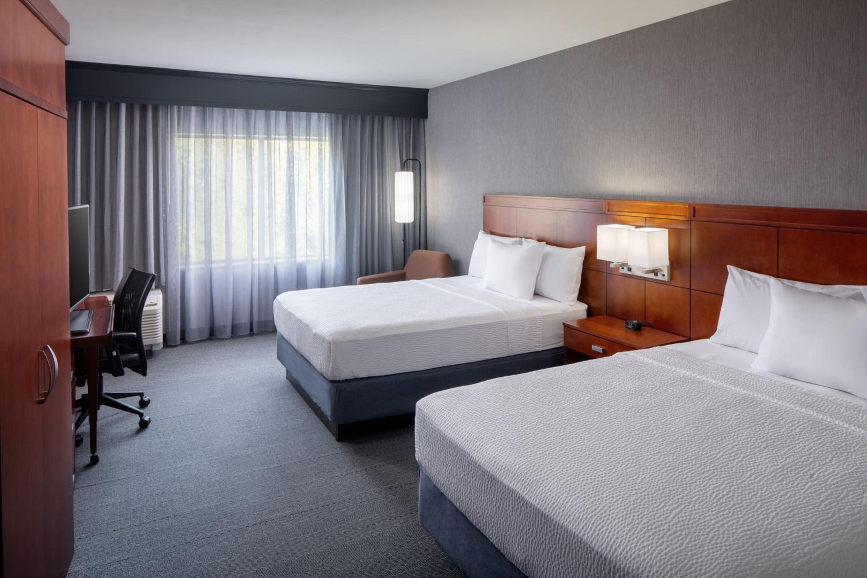 Queen Room with Two Queen Beds - Hearing Accessible