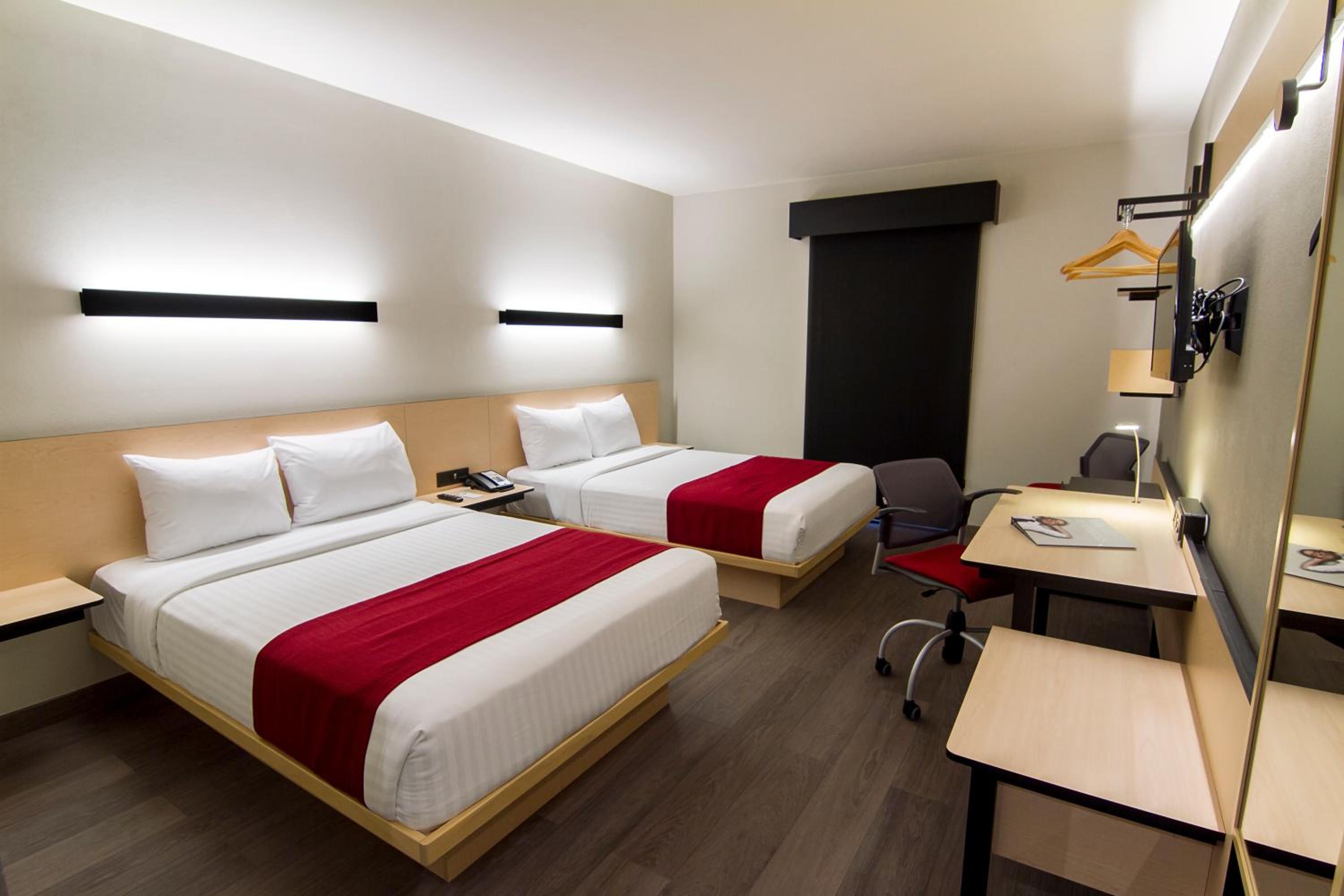 Double Room with Two Double Beds - Photo 8