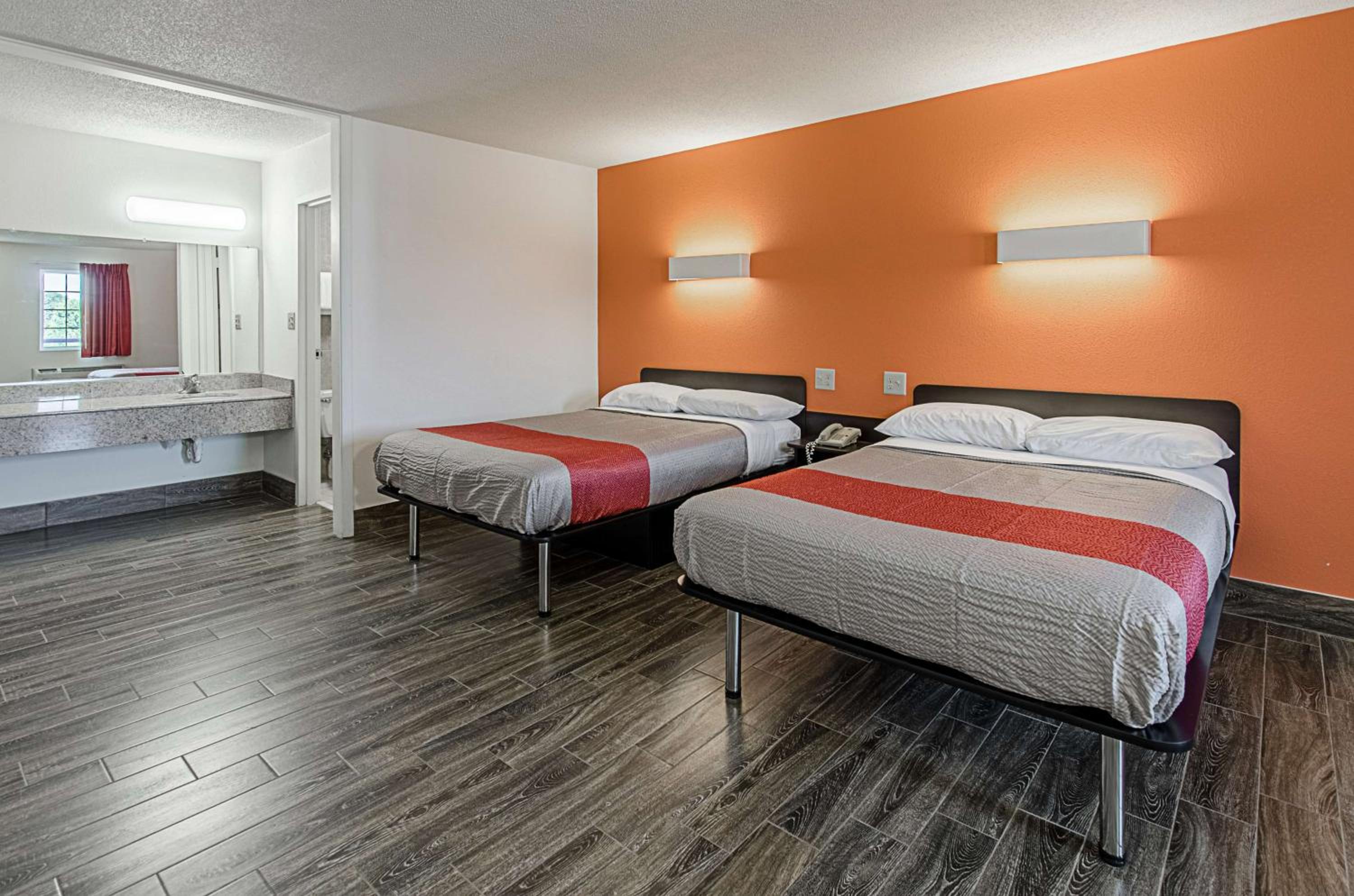 Quadruple Room - Non-Smoking - Photo 6