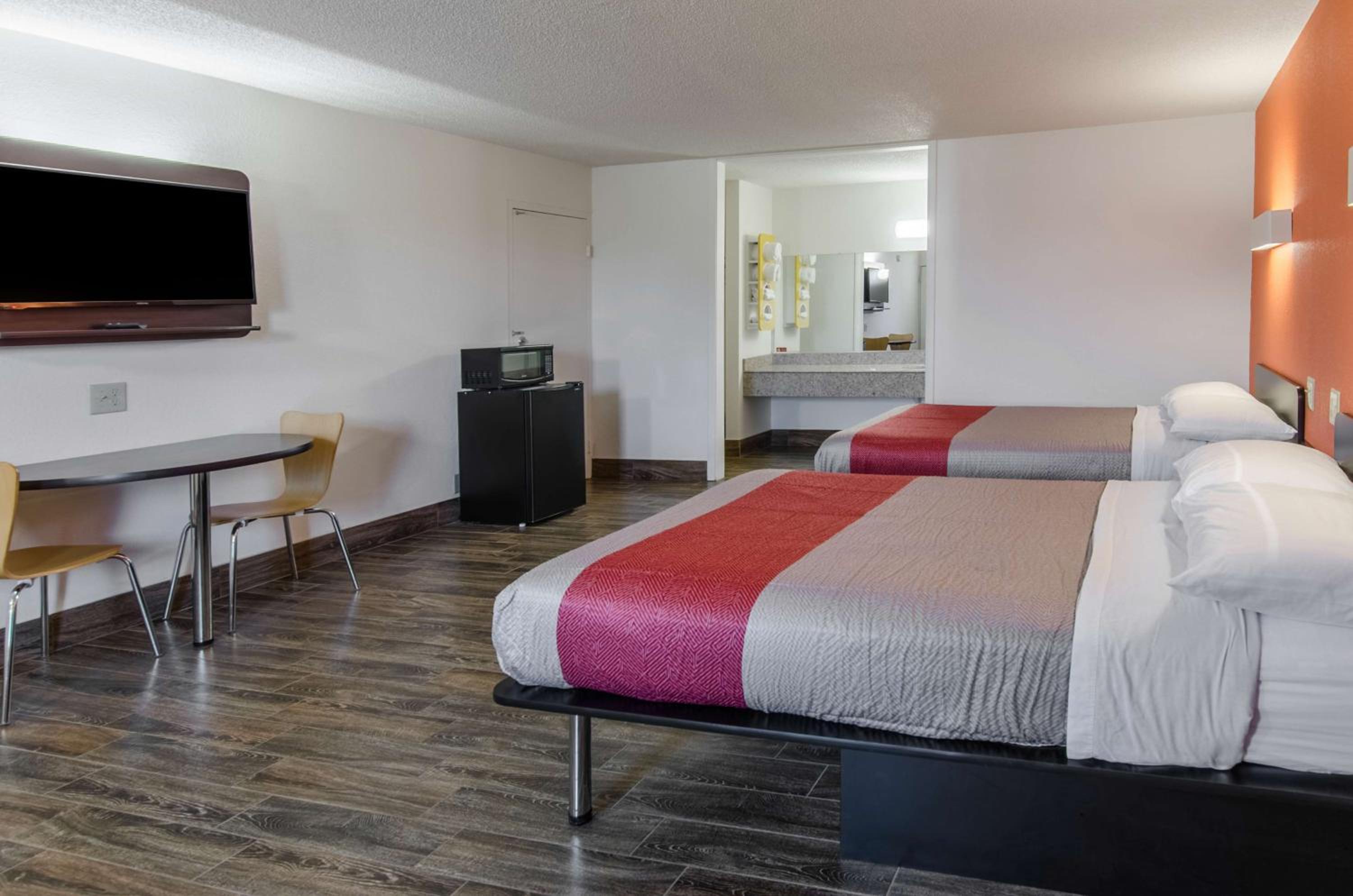 Quadruple Room - Non-Smoking - Photo 7