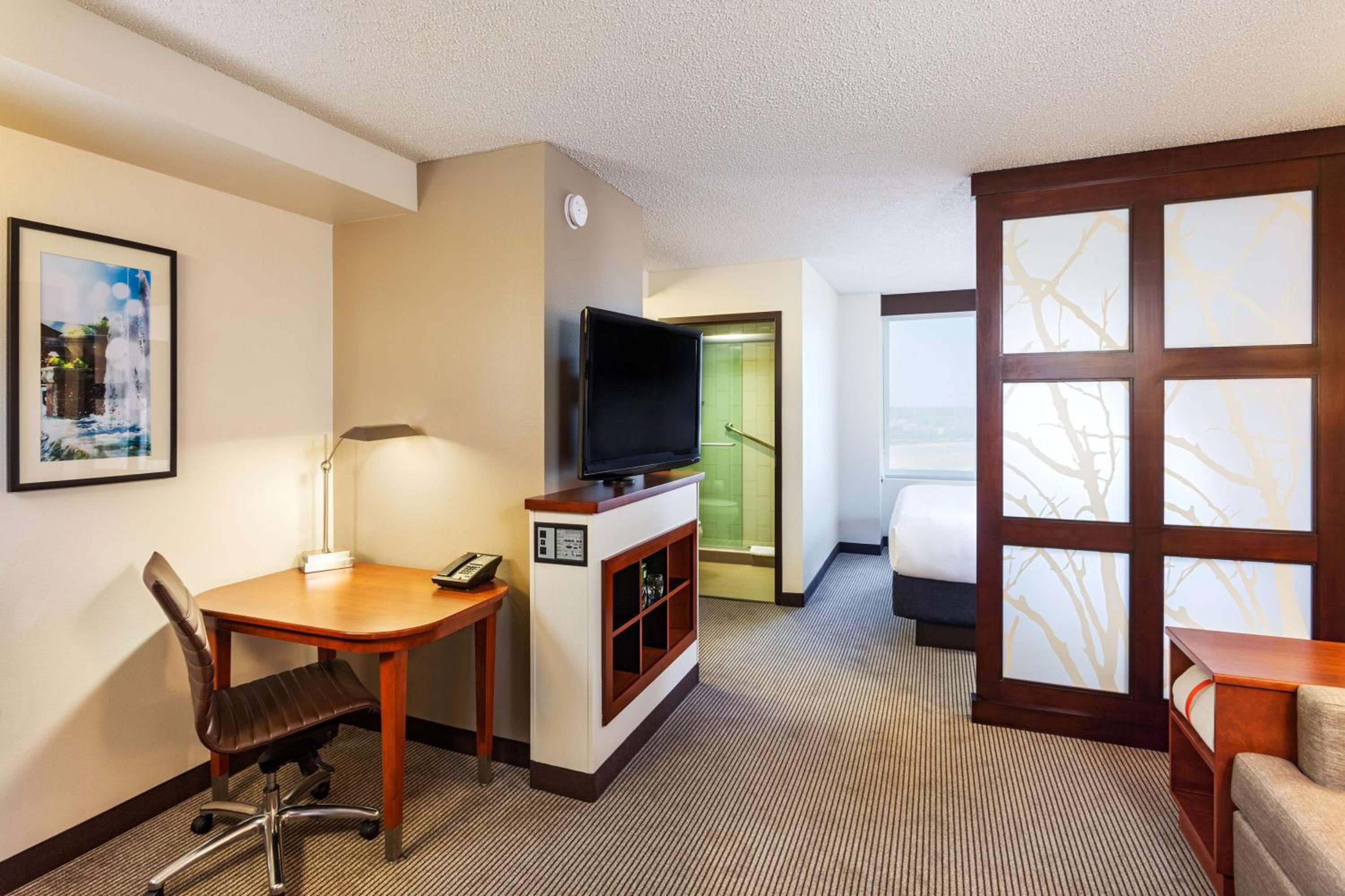 King Room with Sofa Bed - High Floor - Photo 9