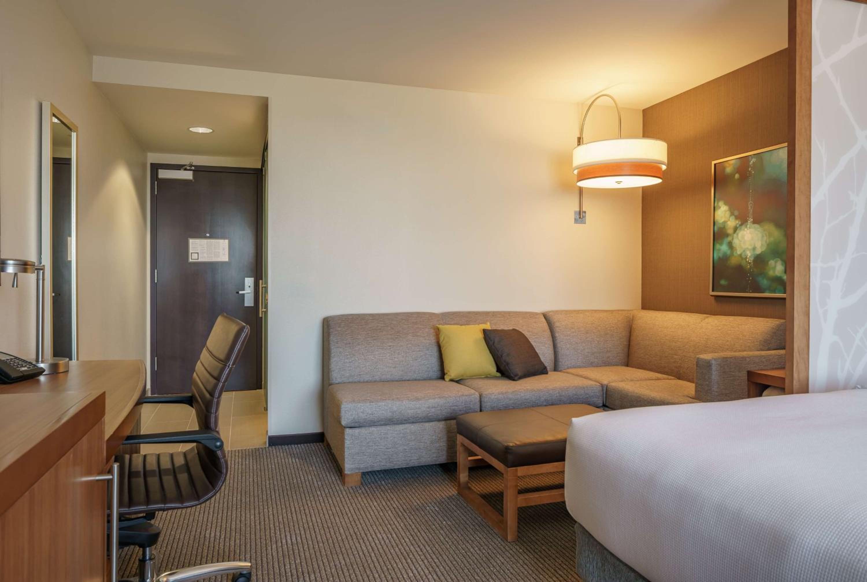 King Room with Sofa Bed - High Floor photo 1
