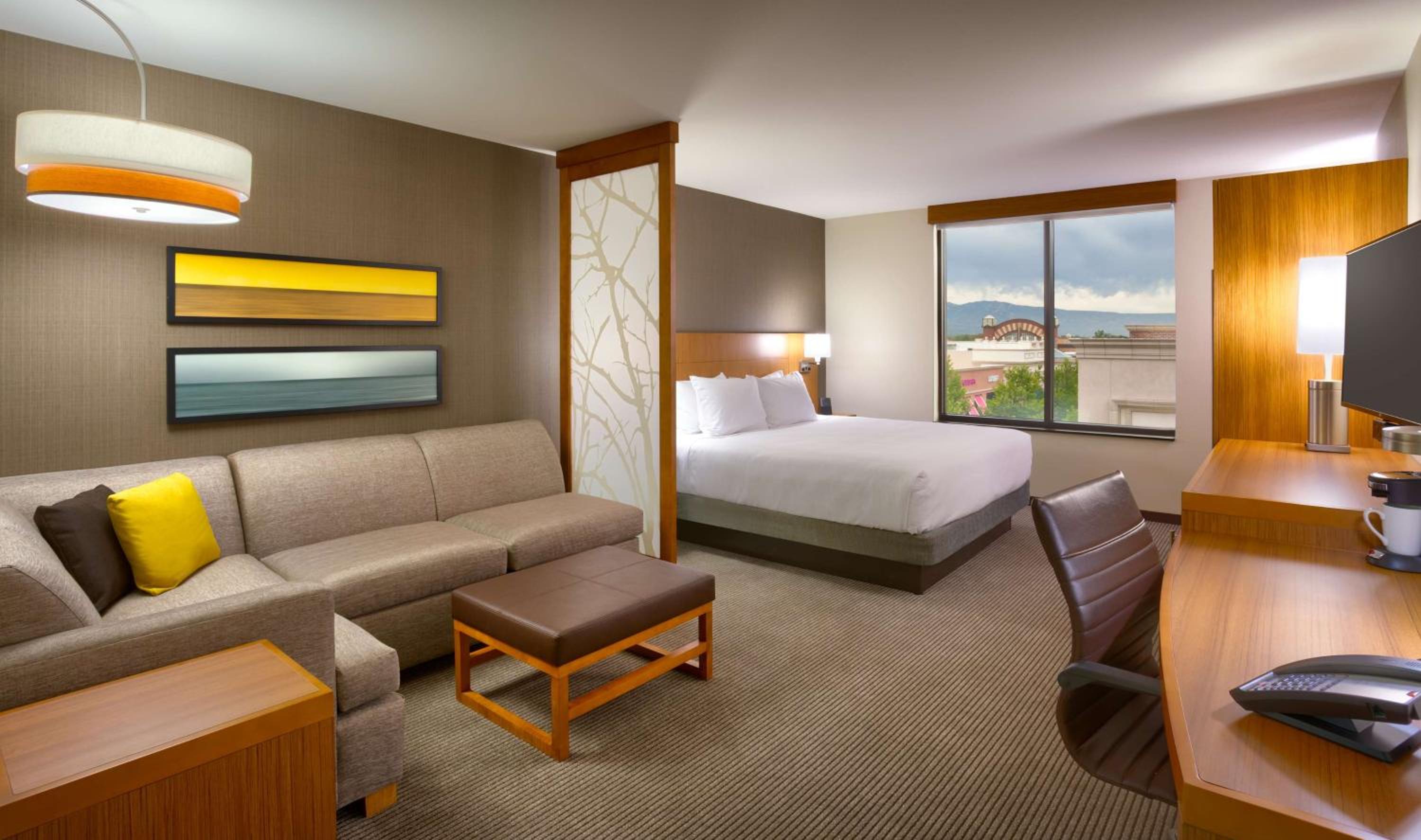 King Room with Sofa Bed - High Floor photo 3