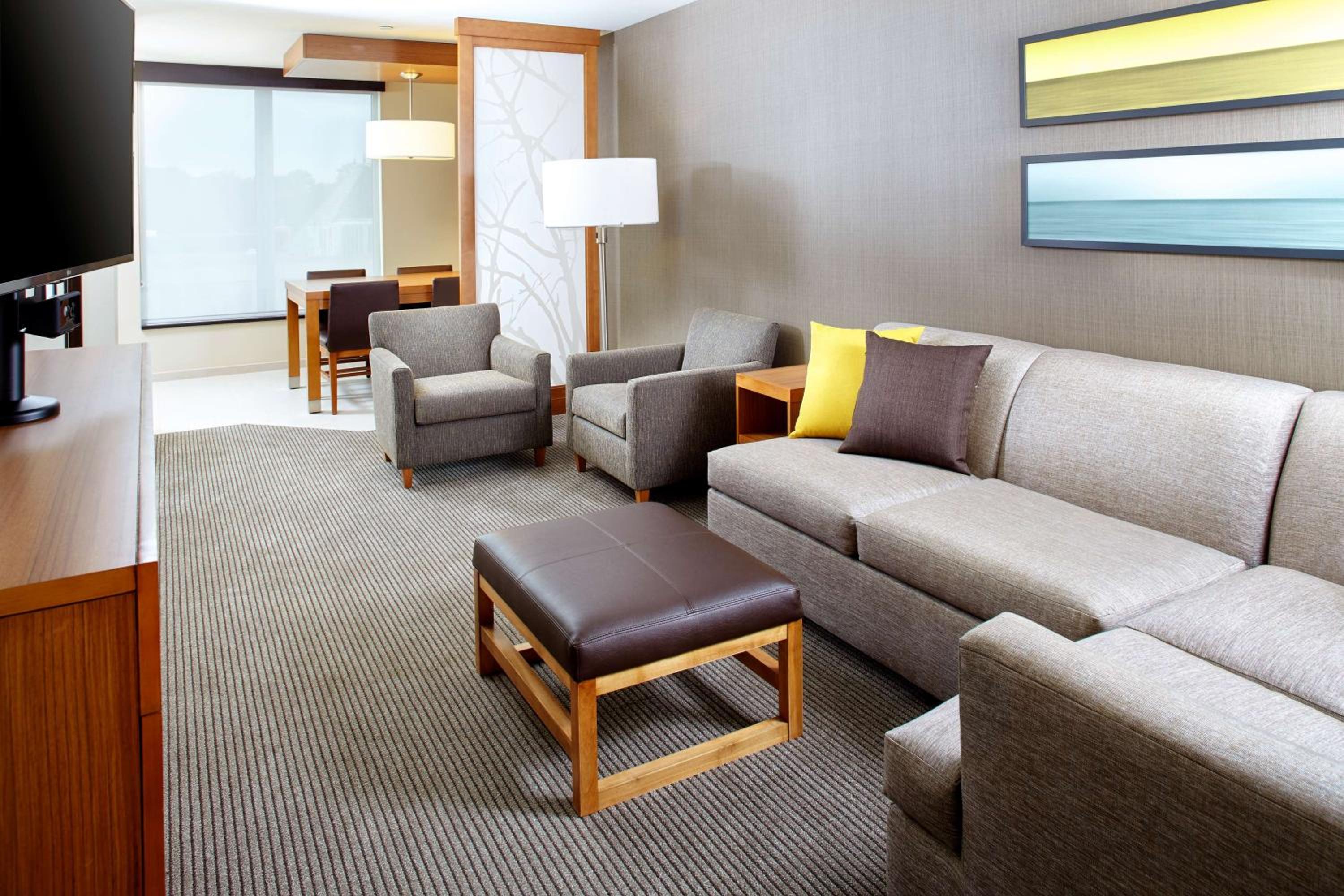 King Room with Sofa Bed and Accessible Tub - Disability Access photo 3