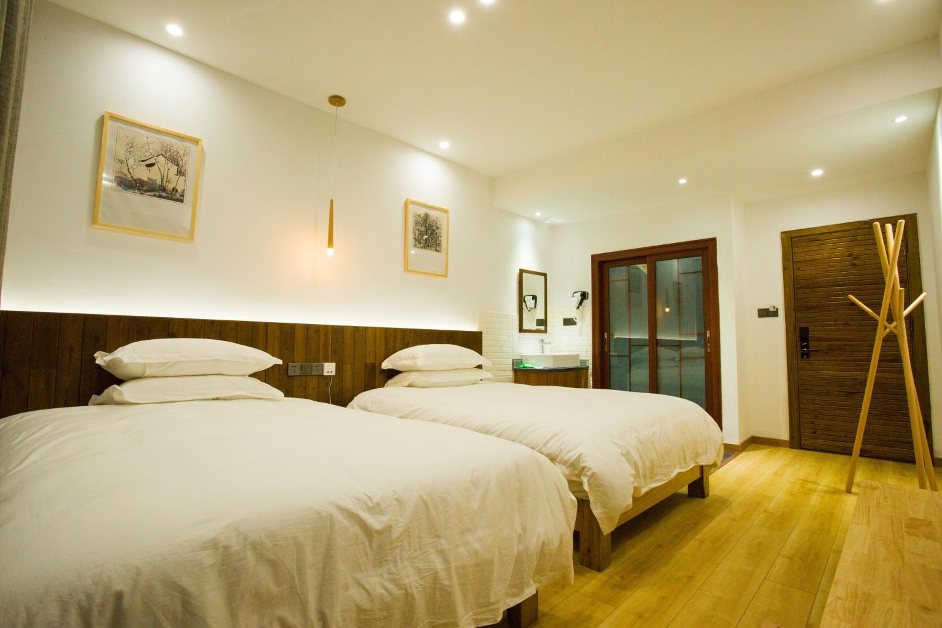Twin Room with Shower