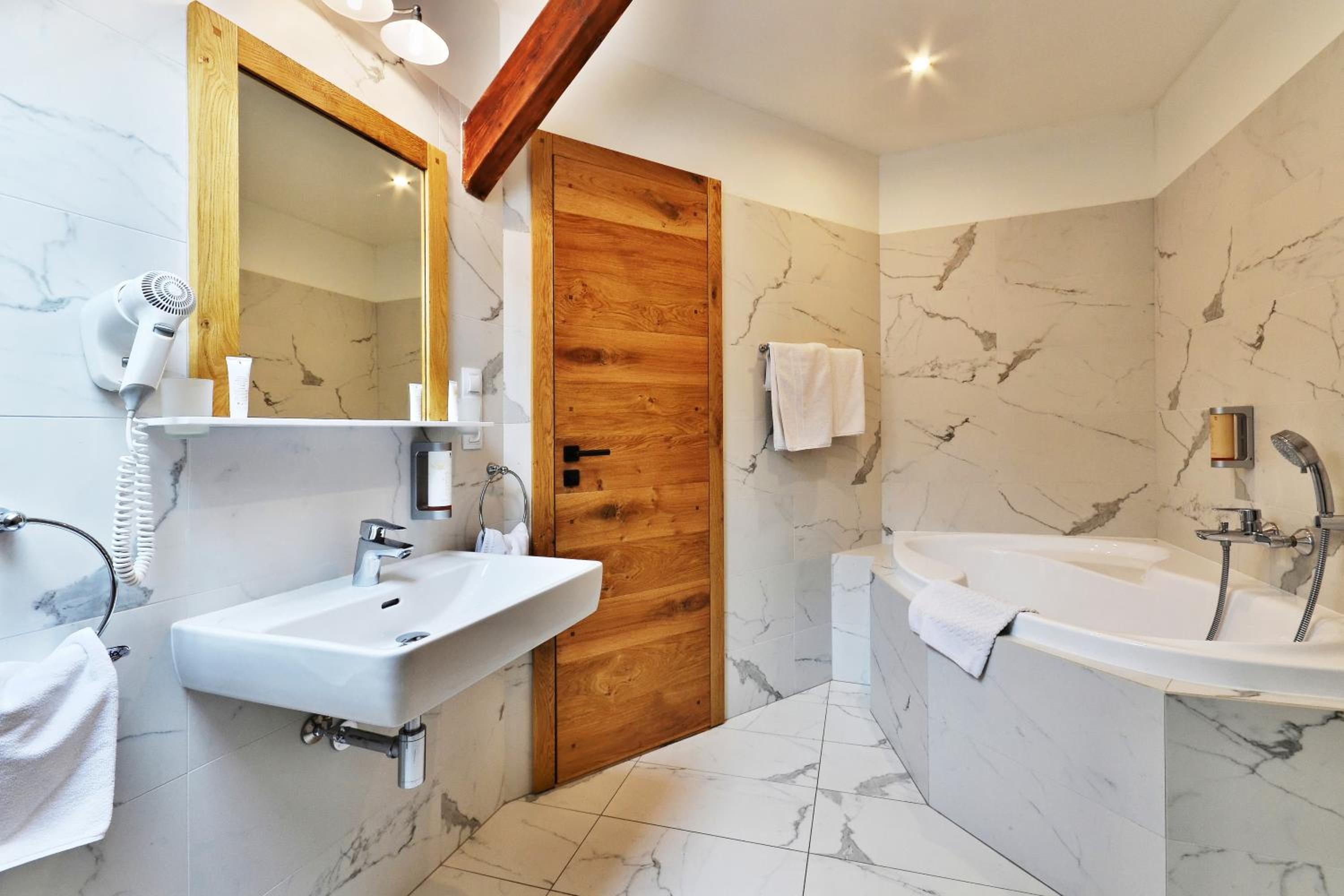 Superior Double Room - Photo 7