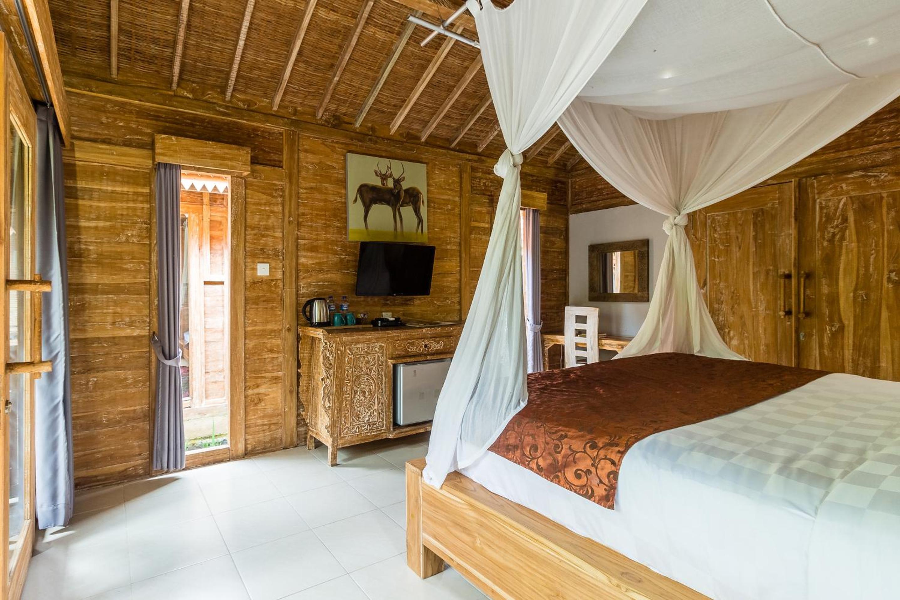 Wooden Suite with Pool View - Photo 4