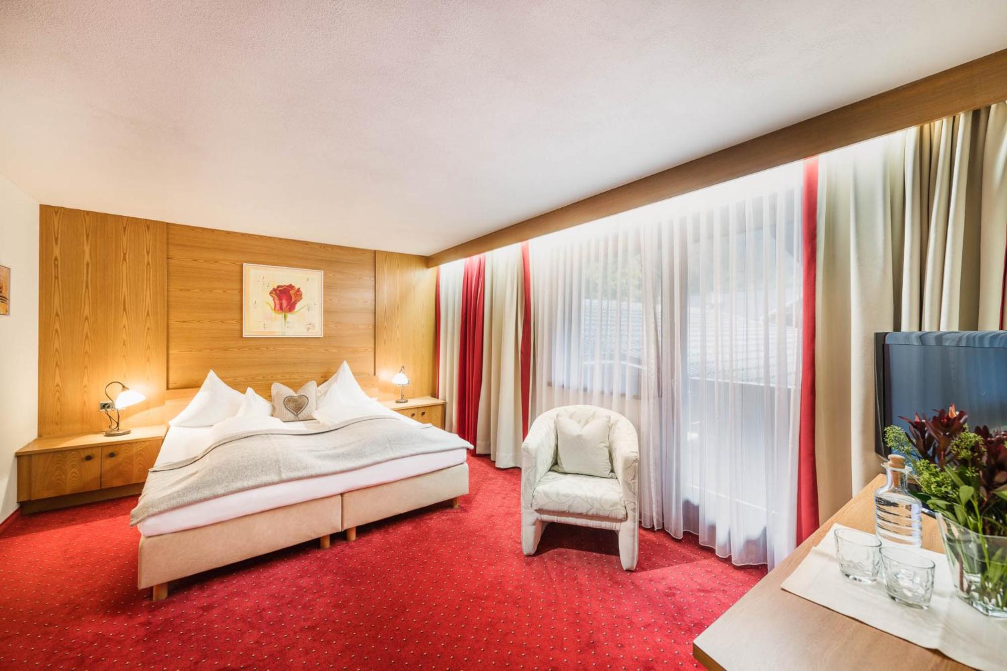 Mansard Room with Balcony photo 1
