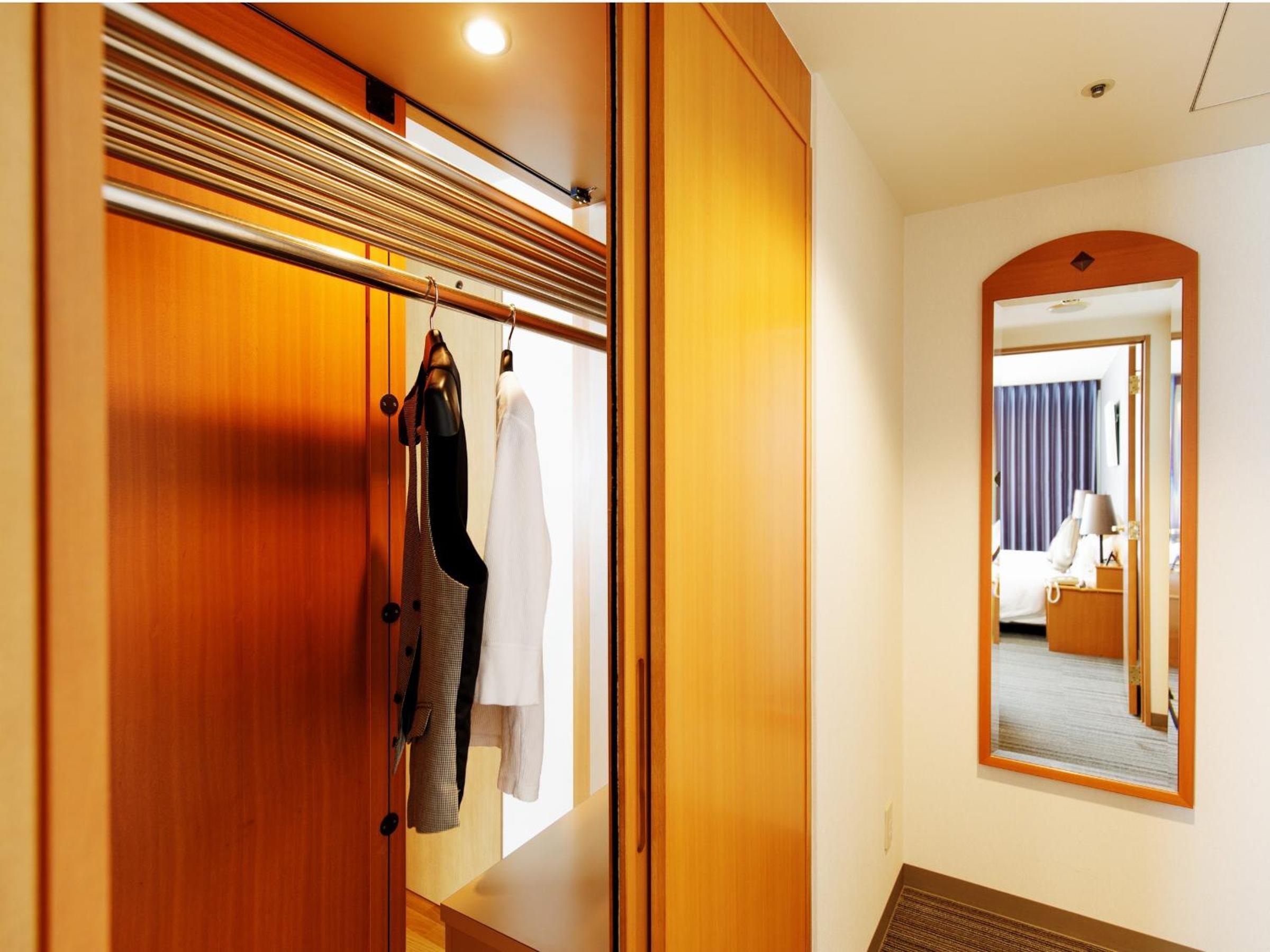 Corner Twin Room with Extra Bed - Non-Smoking - Photo 20