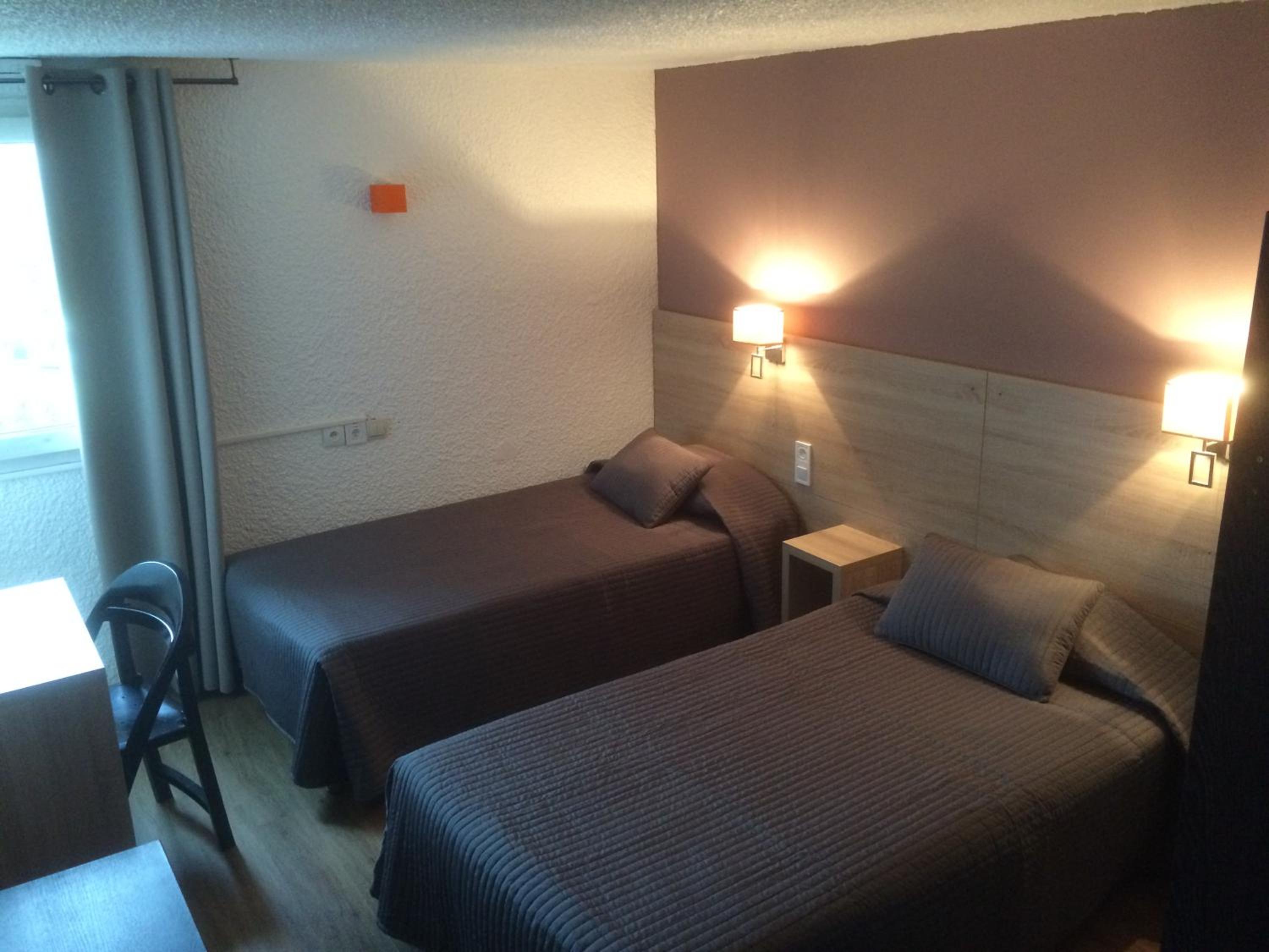 Standard Twin Room - Photo 2