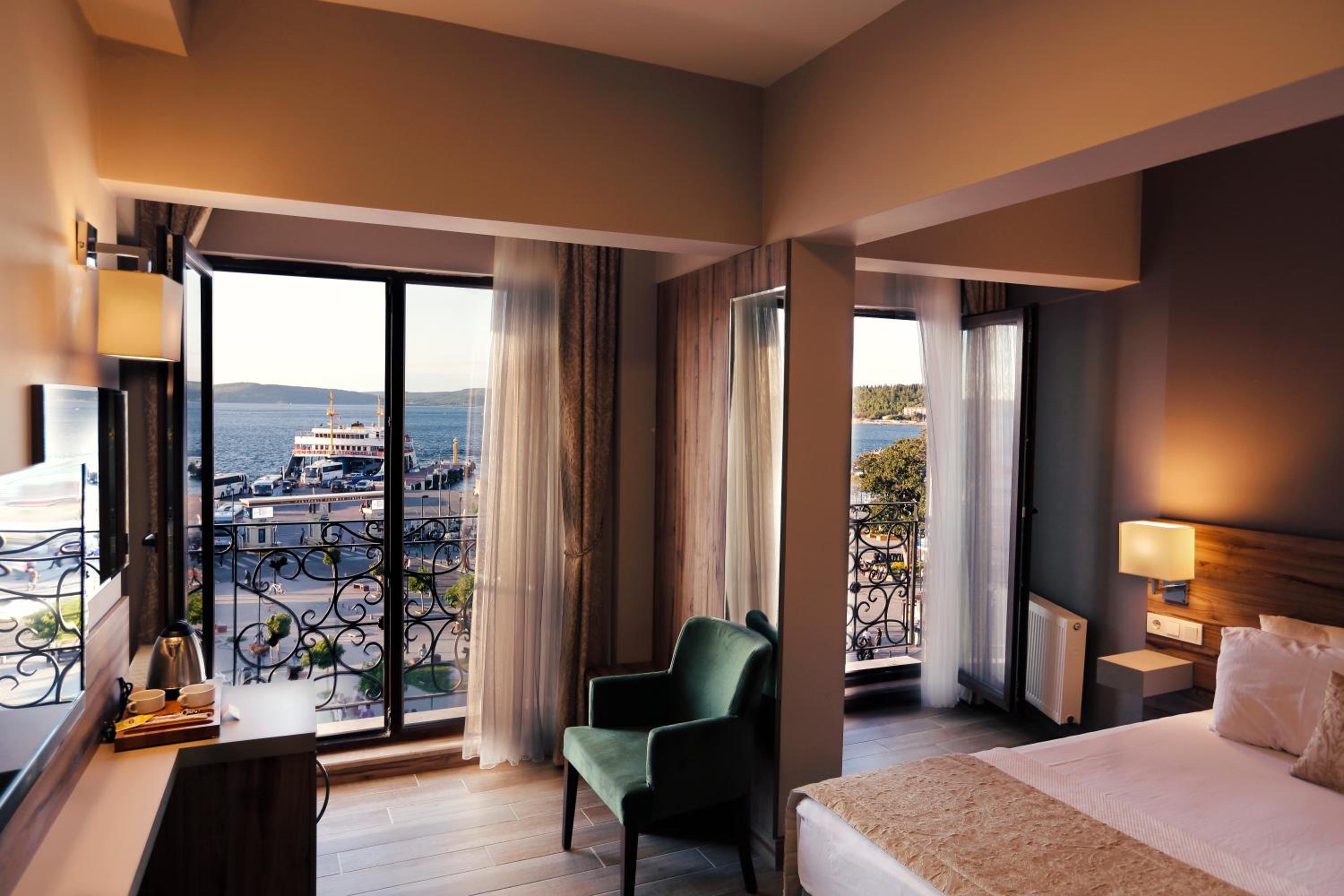 Double Room with Sea View photo 2