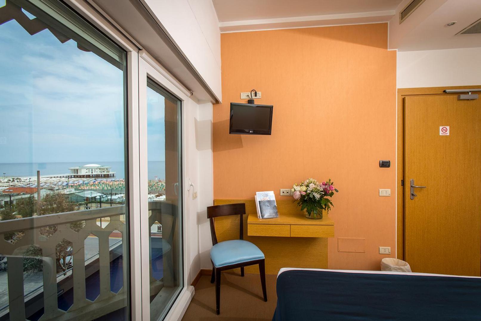 Double or Twin Room with Side Sea View - Photo 1