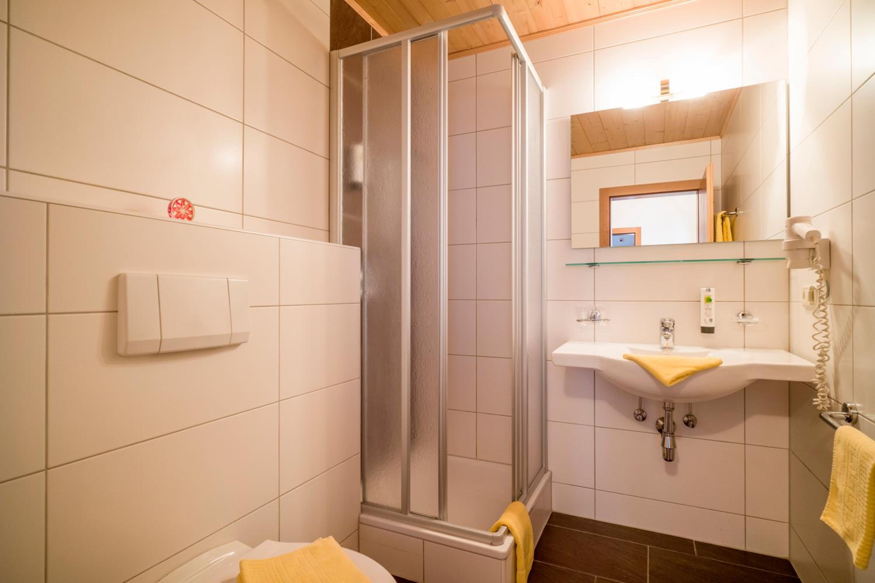 Double Room with Balcony - Photo 14